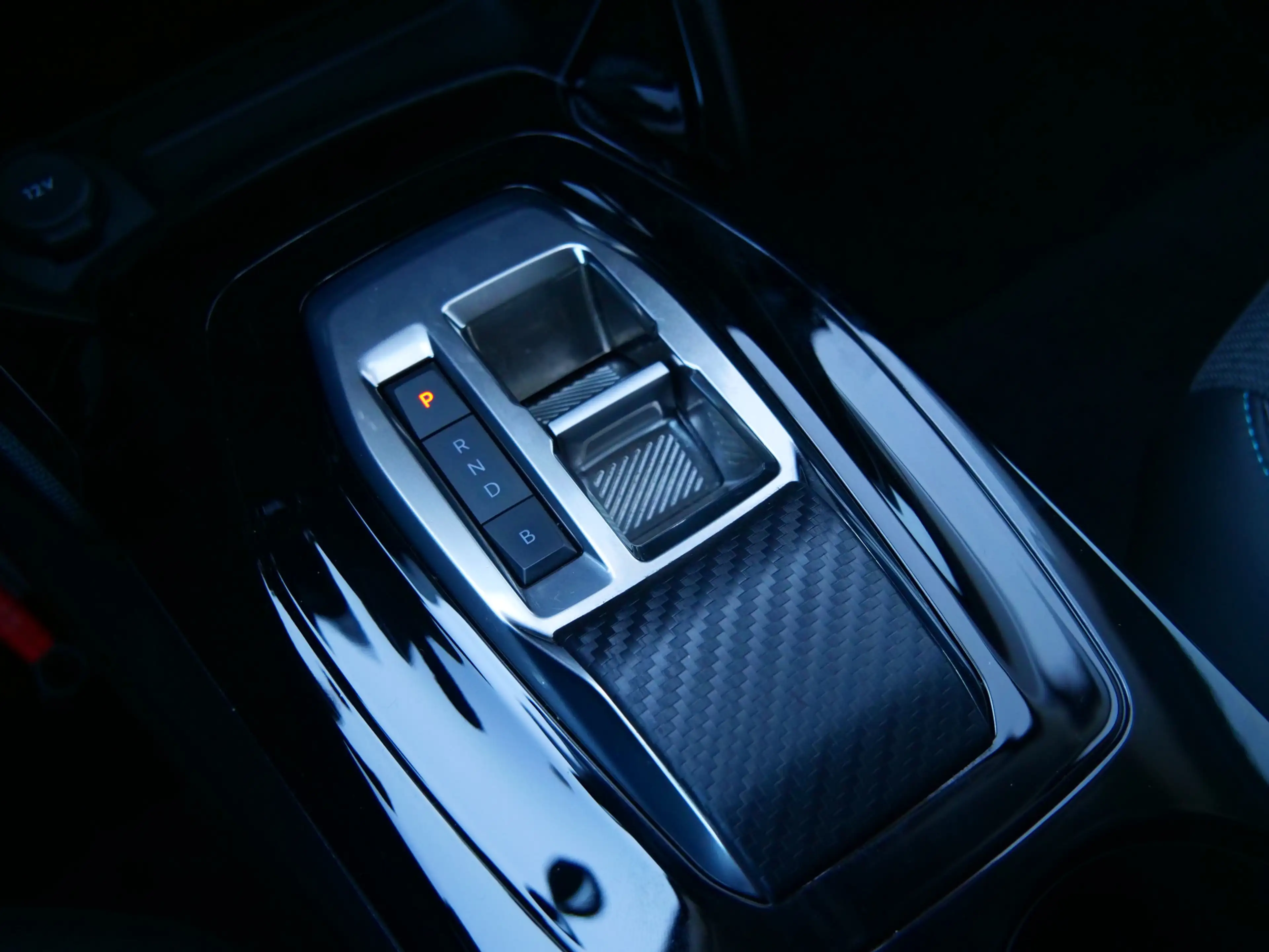 Peugeot e-2008 EV Allure Pack 50 kWh 136 Pk Automaat Navi / DAB / — photo 20