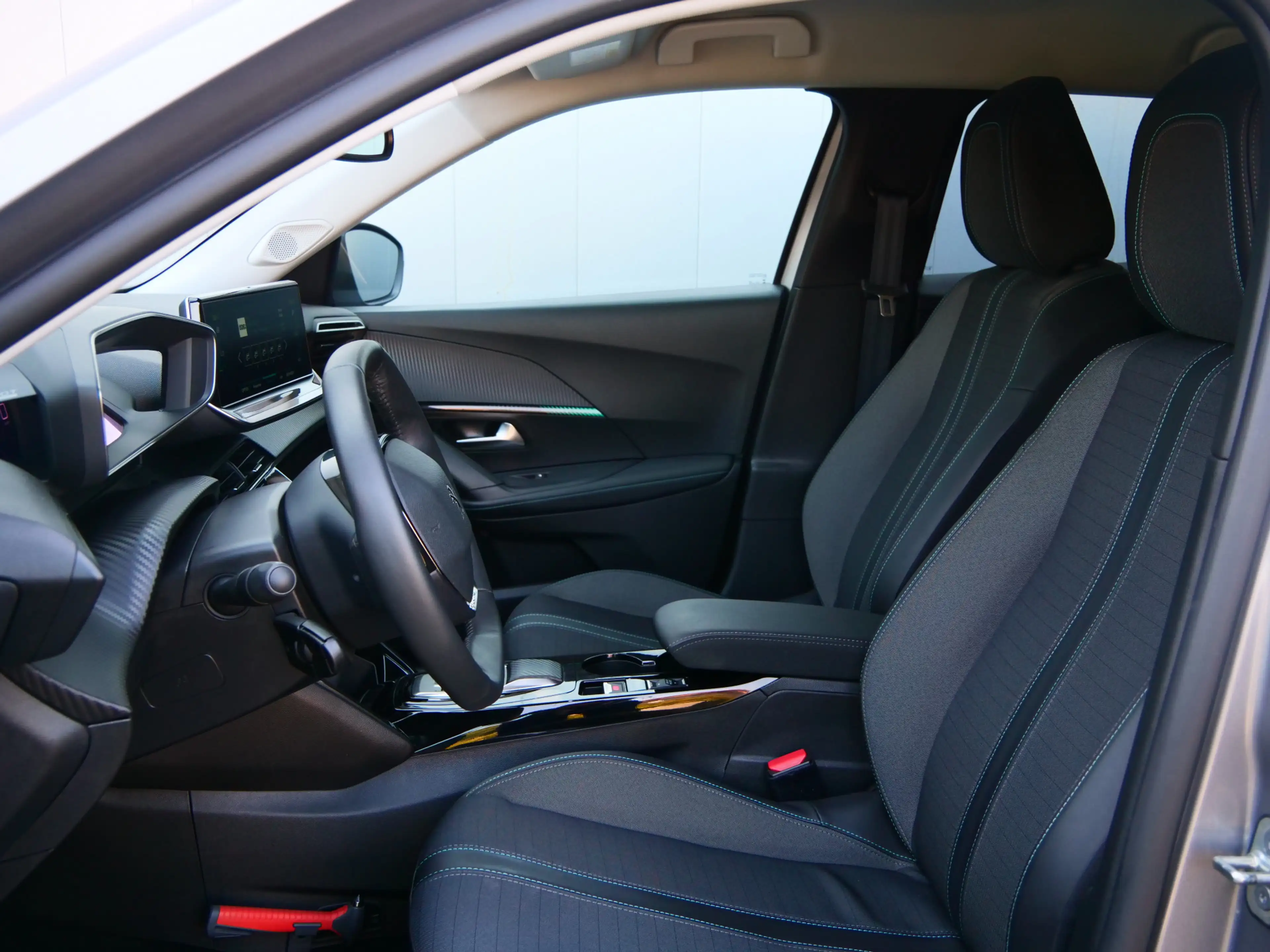Peugeot e-2008 EV Allure Pack 50 kWh 136 Pk Automaat Navi / DAB / — photo 16