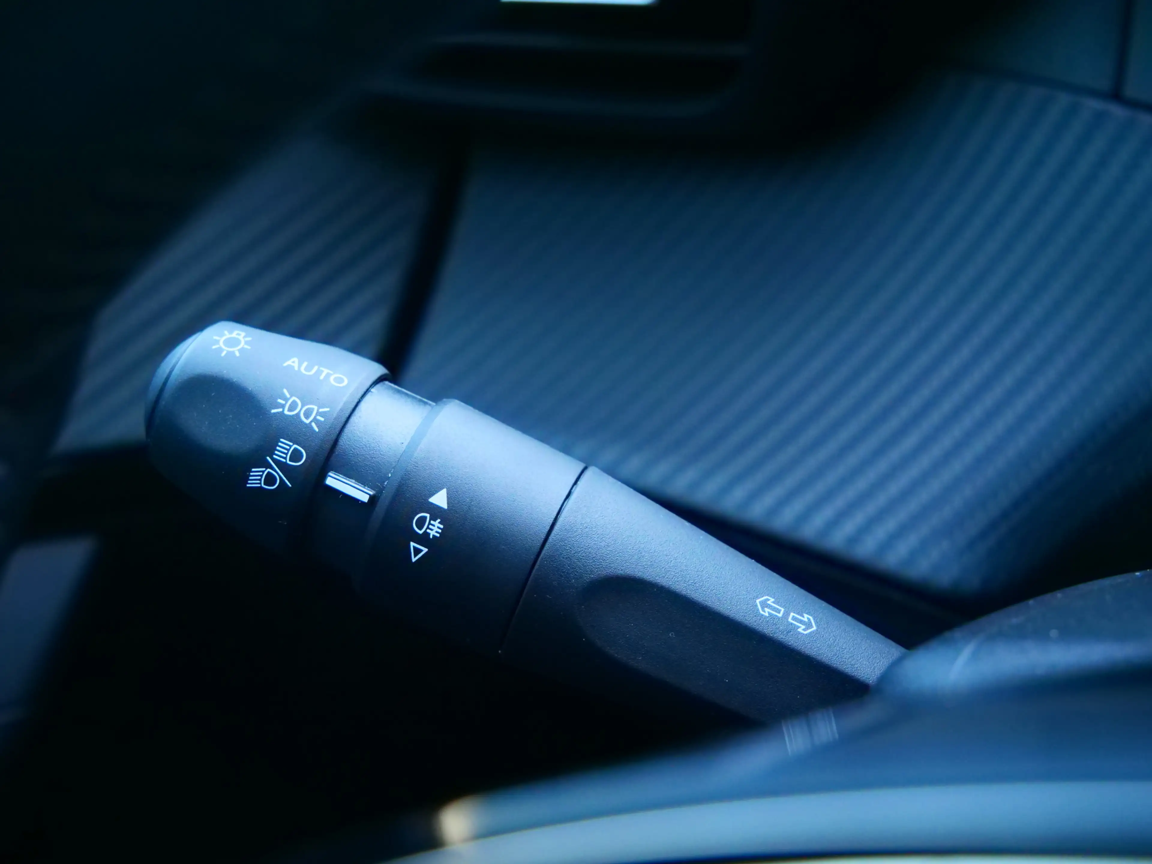 Peugeot e-2008 EV Allure Pack 50 kWh 136 Pk Automaat Navi / DAB / — photo 11