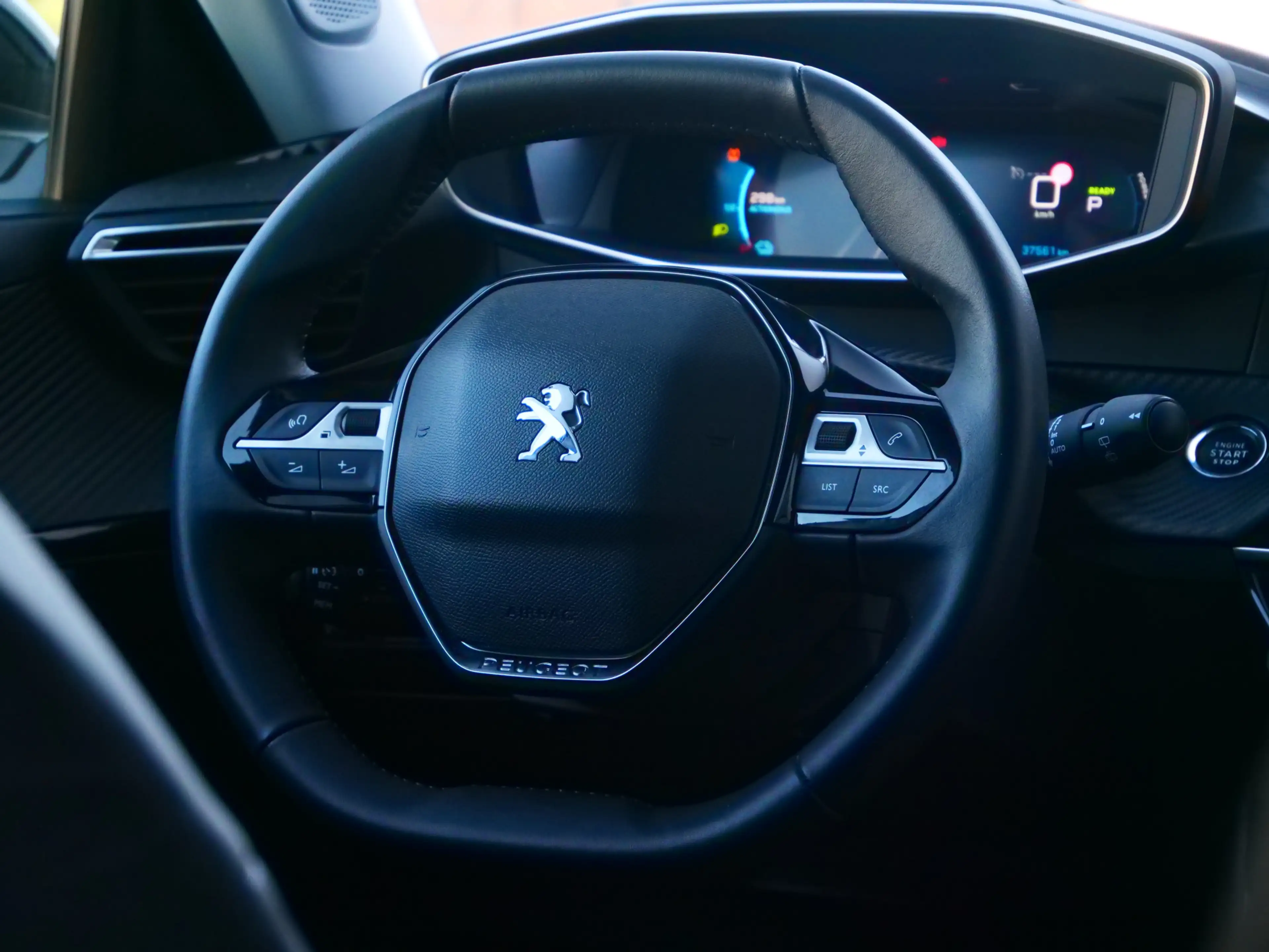 Peugeot e-2008 EV Allure Pack 50 kWh 136 Pk Automaat Navi / DAB / — photo 8