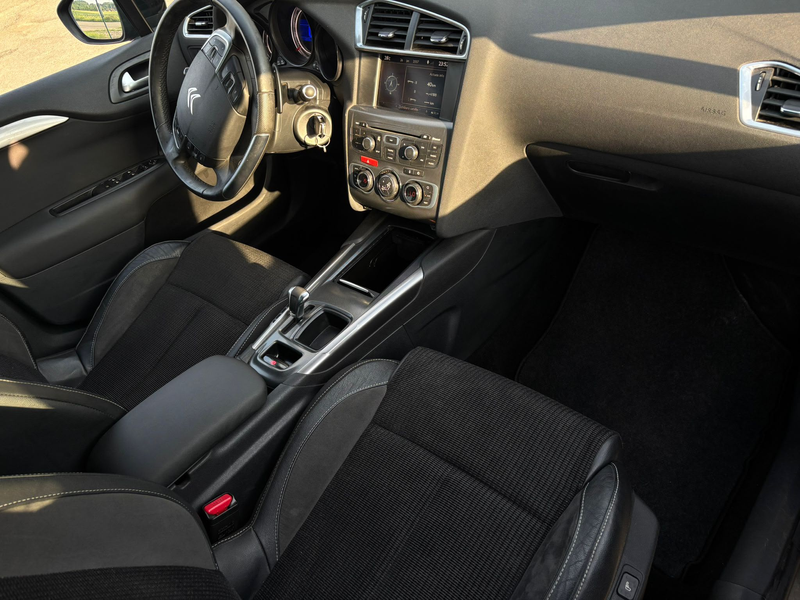 Citroen C4 C4 1.6 Essence Airco  GPS Boite Automatique — photo 11