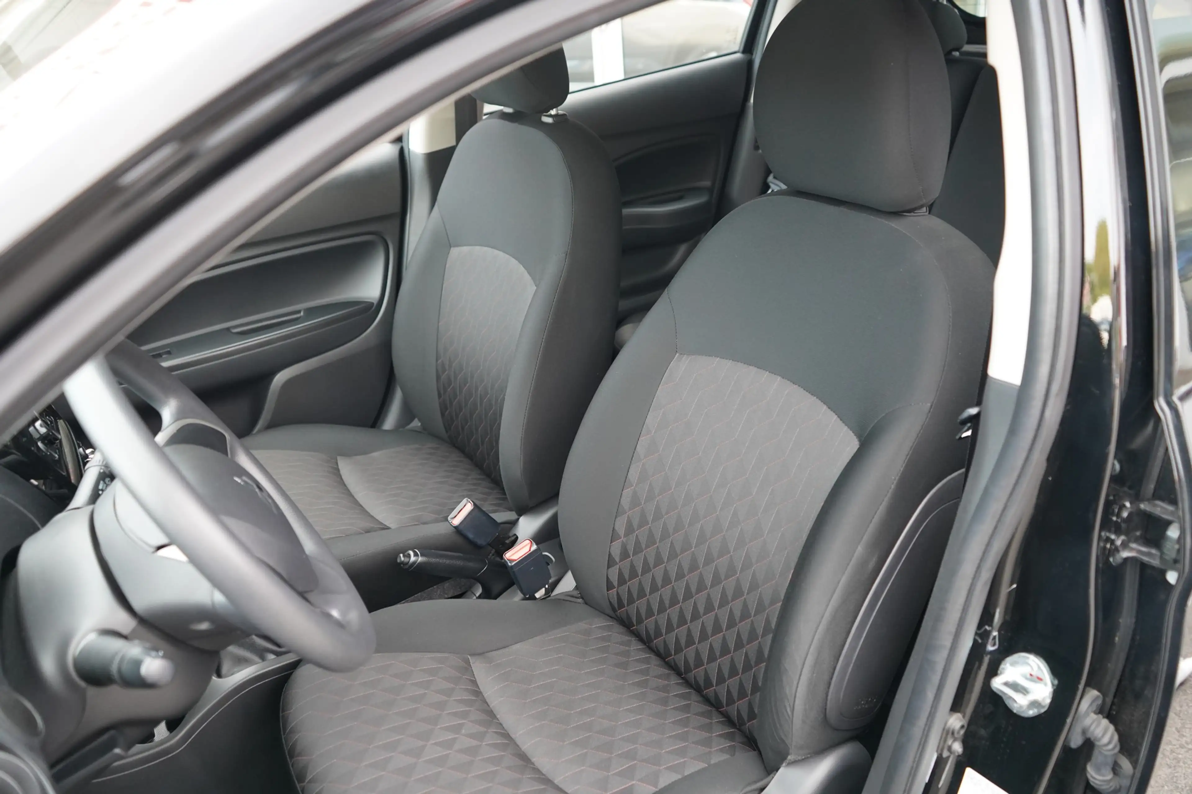 Mitsubishi Space Star 1.2 Tagfahrlicht AUX — photo 10