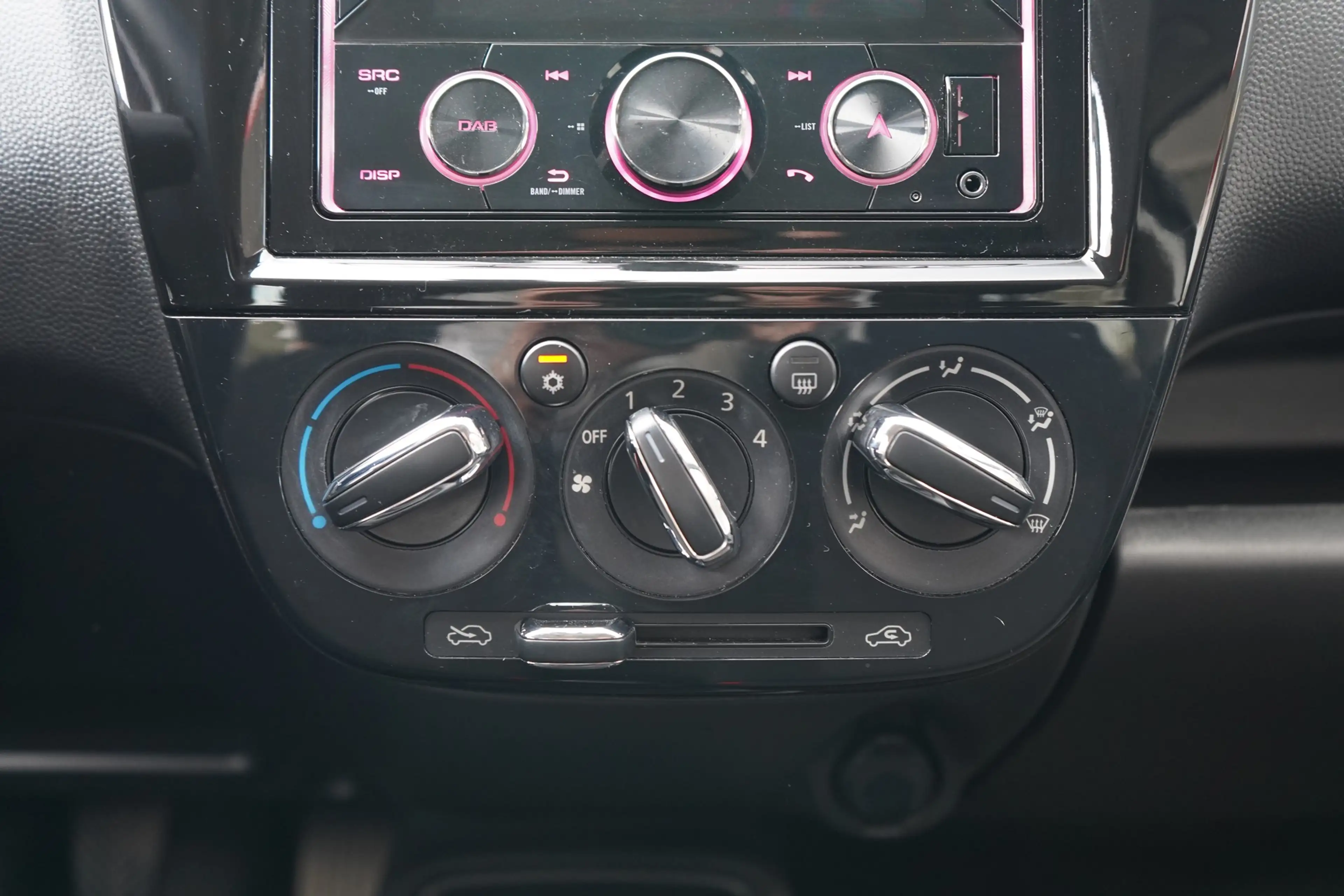 Mitsubishi Space Star 1.2 Tagfahrlicht AUX — photo 13