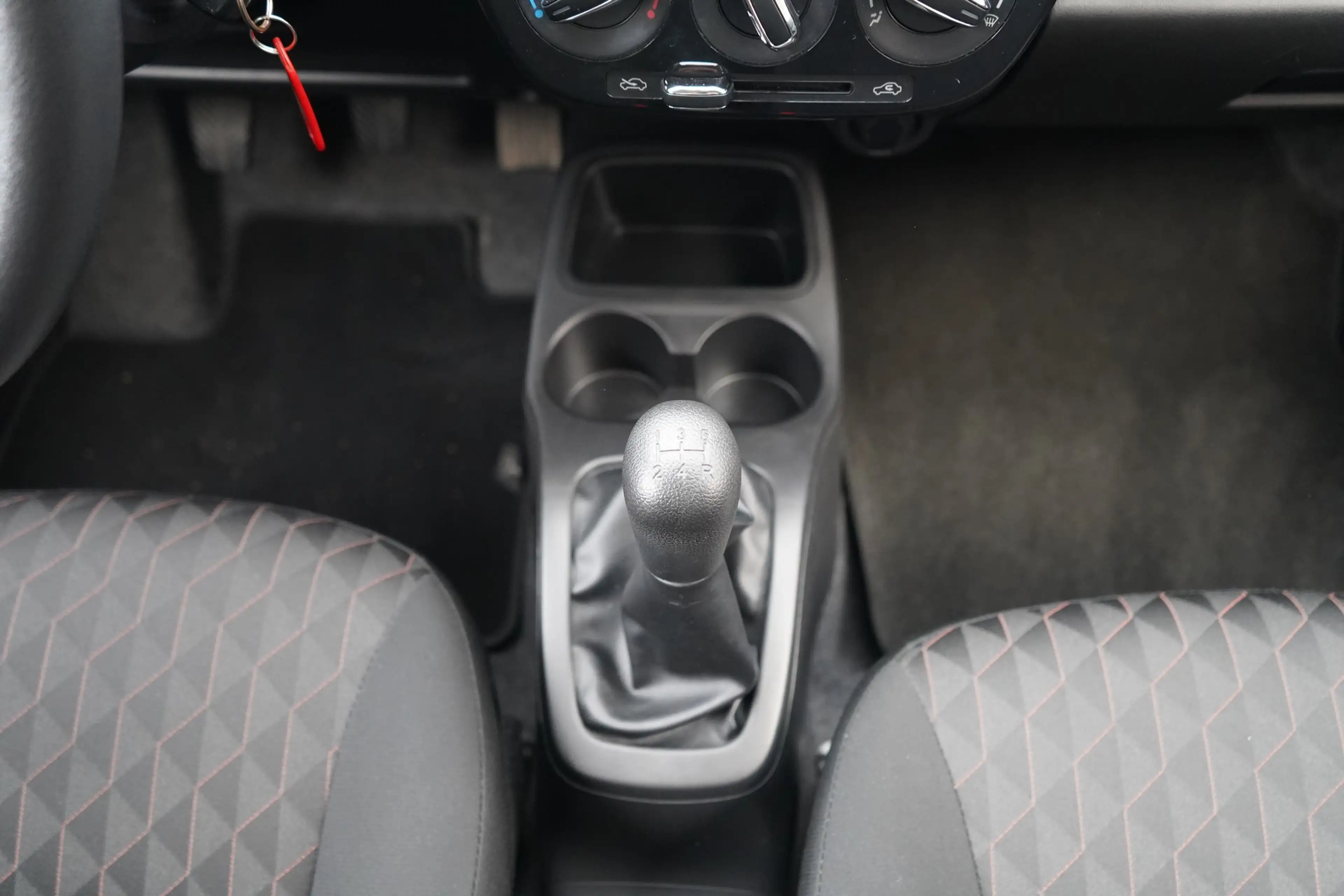 Mitsubishi Space Star 1.2 Tagfahrlicht AUX — photo 15