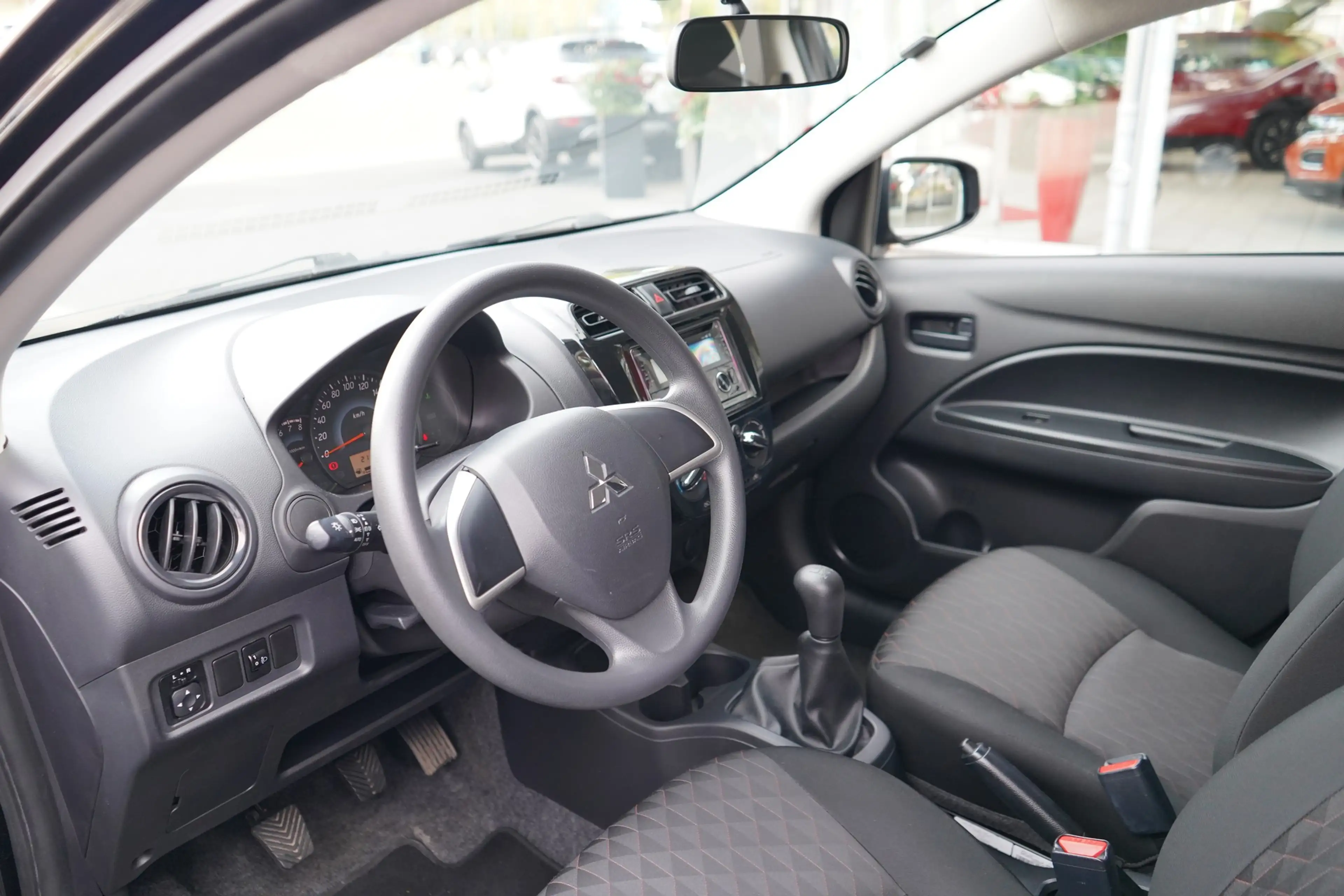 Mitsubishi Space Star 1.2 Tagfahrlicht AUX — photo 9