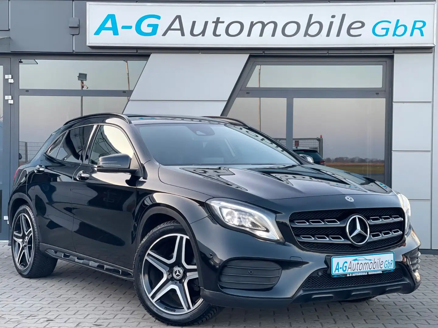 Mercedes-Benz GLA 180 AMG-Line/Schalensitze/Night-Paket/19"LM Schwarz - 1