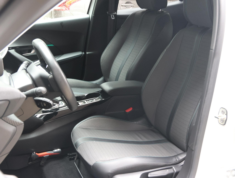 Peugeot e-2008 SUV Allure Pack 50kWh 136pk | ACCU 92% | Stoelverw — photo 9
