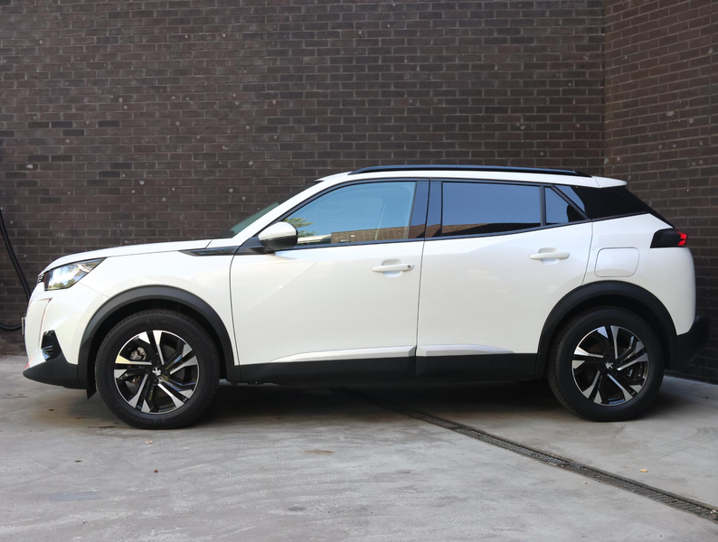 Peugeot e-2008 SUV Allure Pack 50kWh 136pk | ACCU 92% | Stoelverw — photo 2