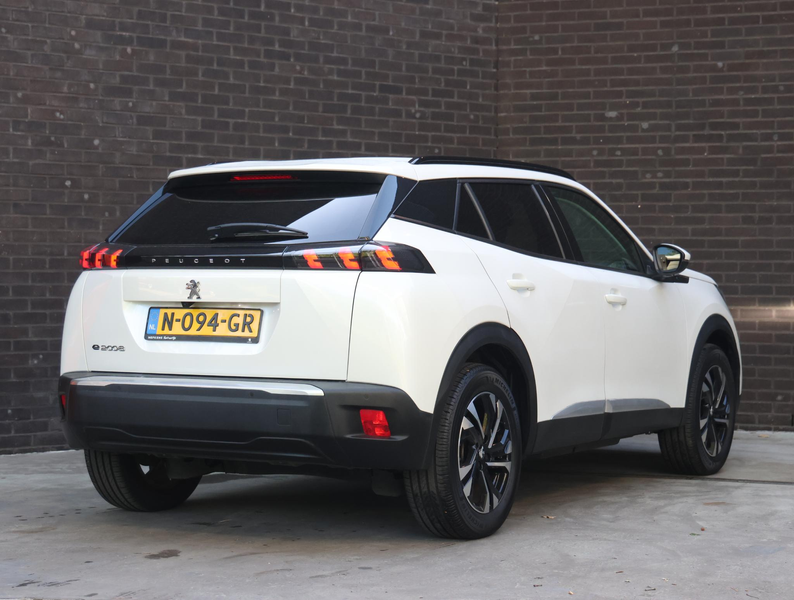 Peugeot e-2008 SUV Allure Pack 50kWh 136pk | ACCU 92% | Stoelverw — photo 3