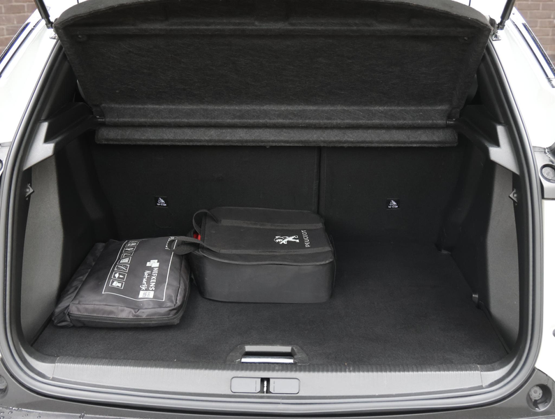 Peugeot e-2008 SUV Allure Pack 50kWh 136pk | ACCU 92% | Stoelverw — photo 14