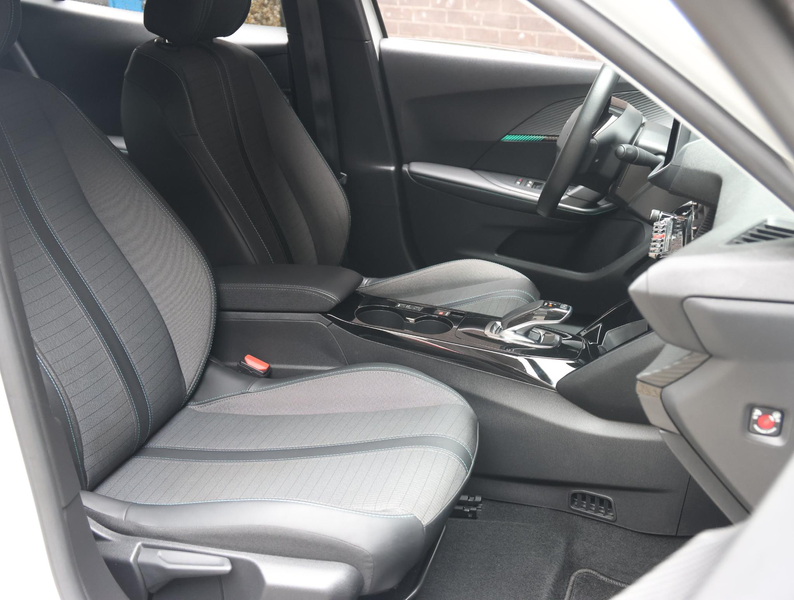 Peugeot e-2008 SUV Allure Pack 50kWh 136pk | ACCU 92% | Stoelverw — photo 6