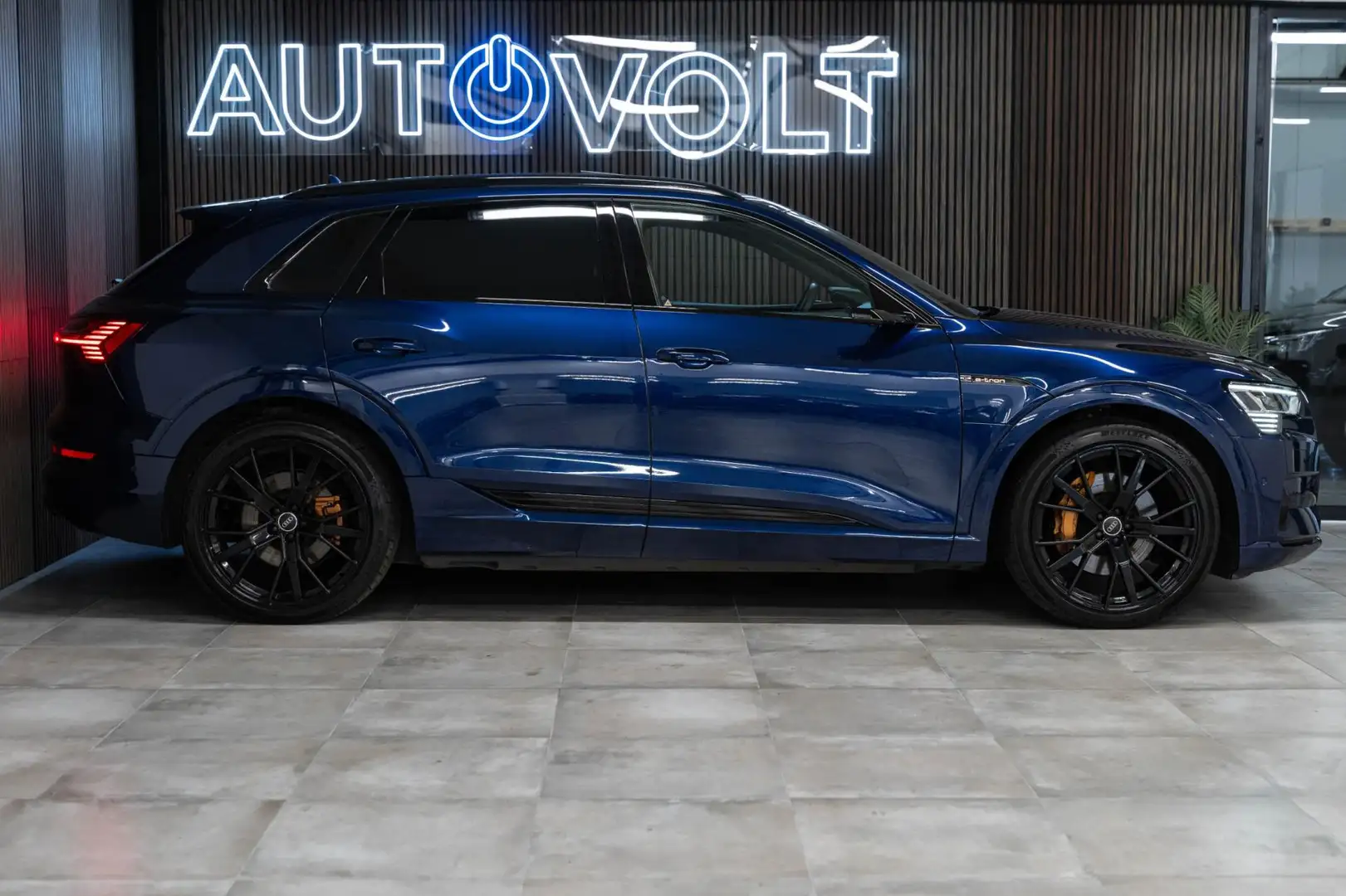 Audi e-tron 55 quattro Business edition 95 kWh Blauw - 2