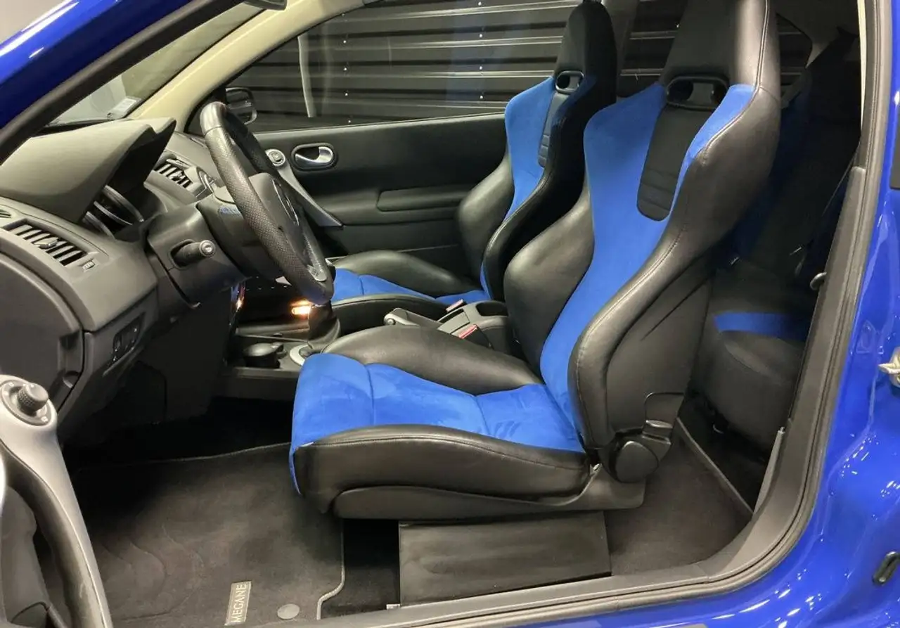 Renault Megane Citadine 3 portes — photo 26