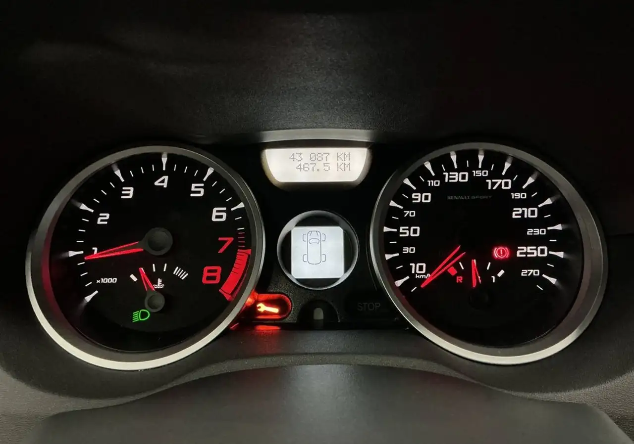 Renault Megane Citadine 3 portes — photo 21