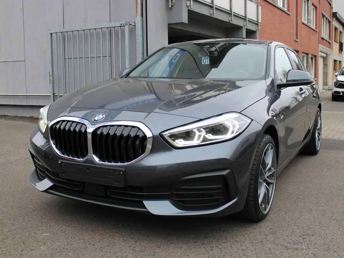 BMW 116 dA BOÎTE AUTO // EURO 6d // Grau - 1
