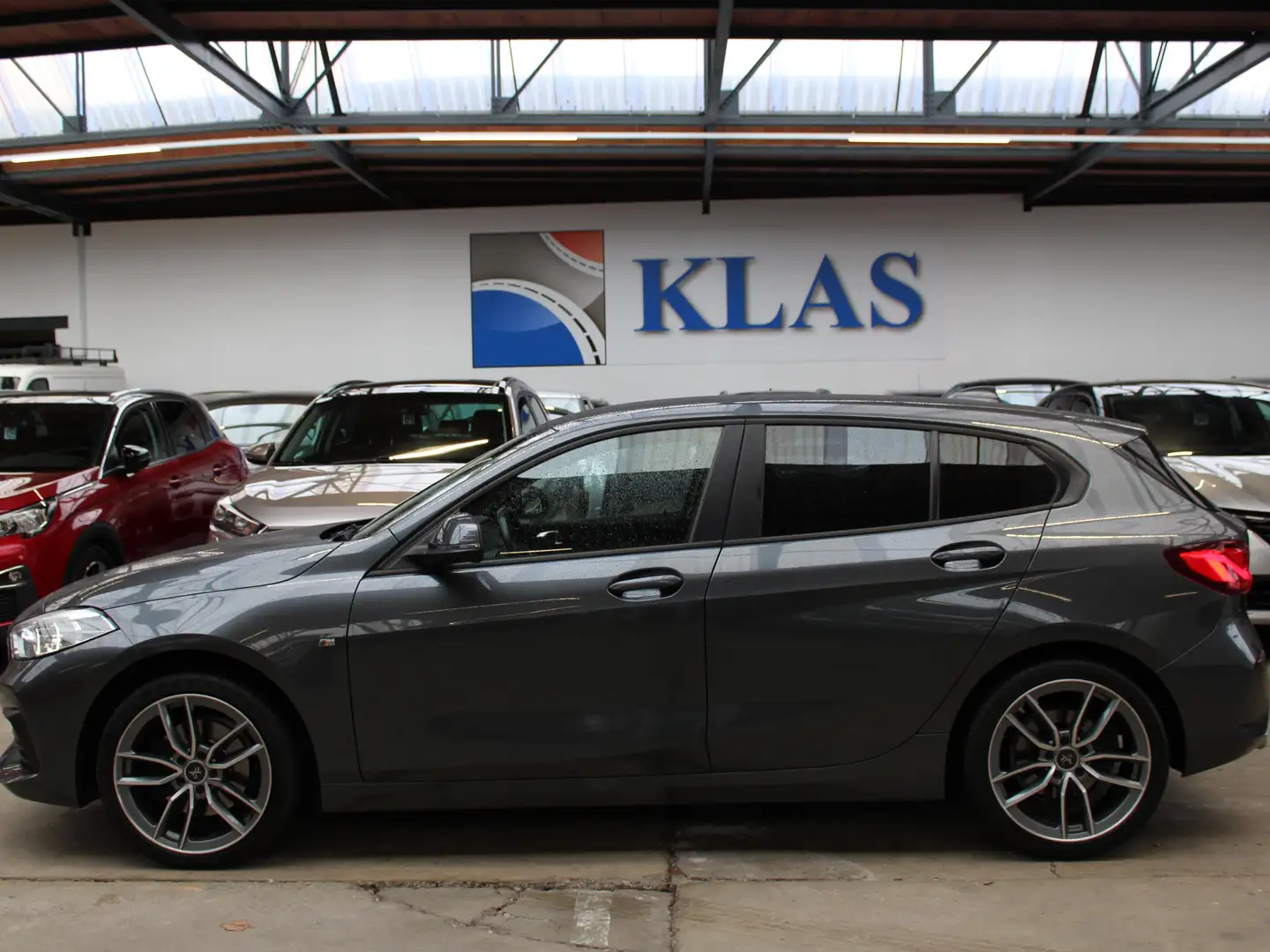 BMW 116 dA BOÎTE AUTO // EURO 6d // Grau - 2