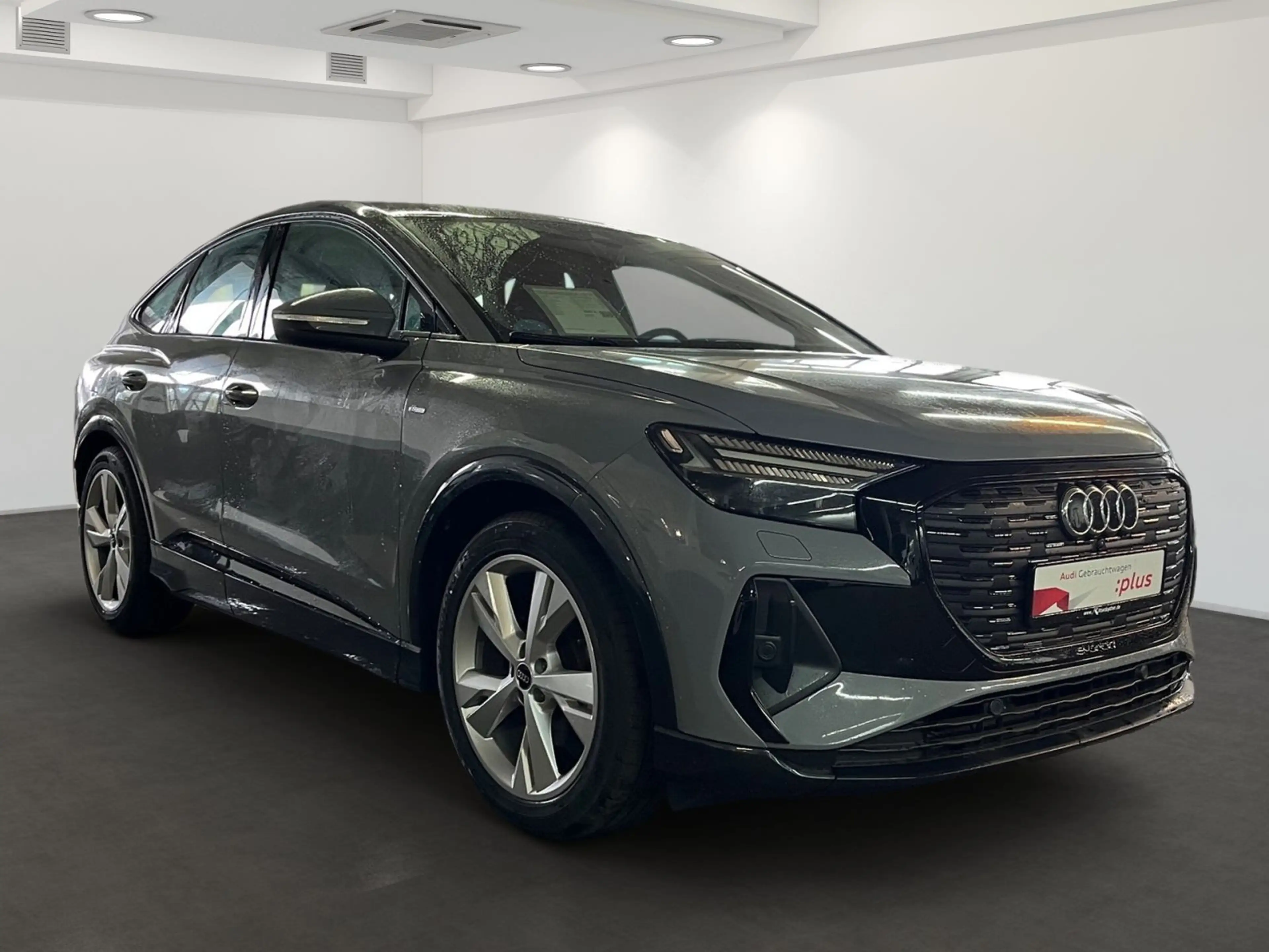 Audi Q4 e-tron 35 s-line Ext. AssistenzPlus — photo 3