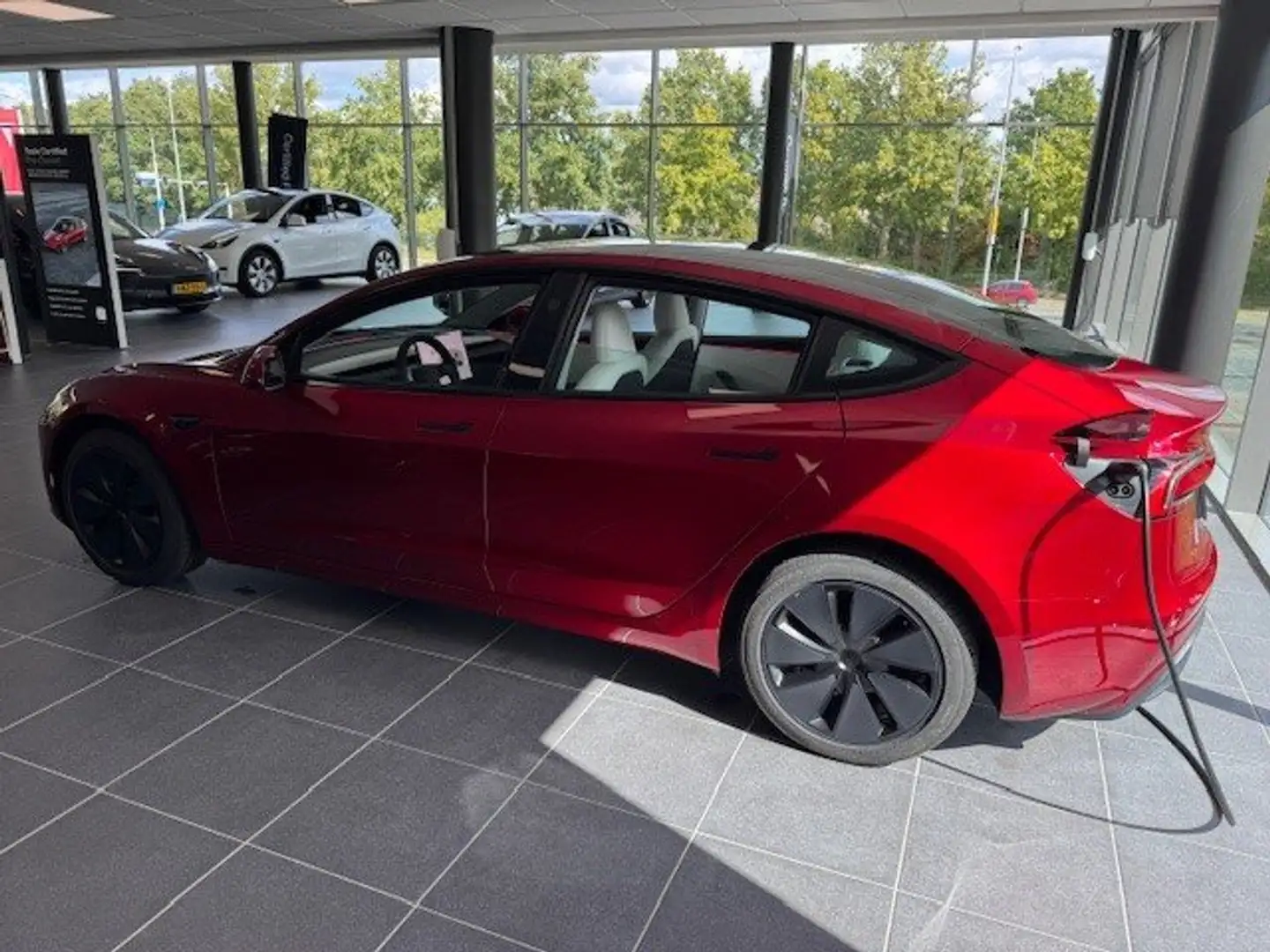 Tesla Model 3 Long Range/Wit interieur/Demo Rouge - 2