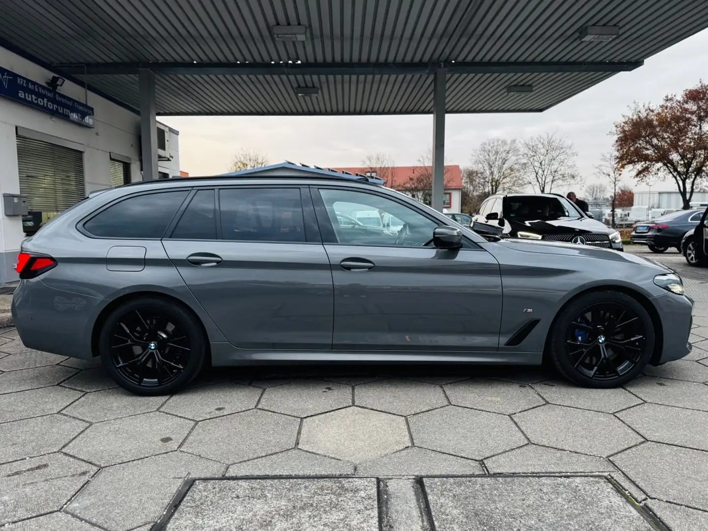 BMW 540 d xDrive M SPORT PLUS/HUD/PANO/INDIVIDUAL/HK Grijs - 2
