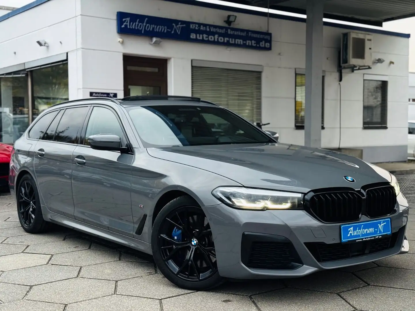 BMW 540 d xDrive M SPORT PLUS/HUD/PANO/INDIVIDUAL/HK Grijs - 1