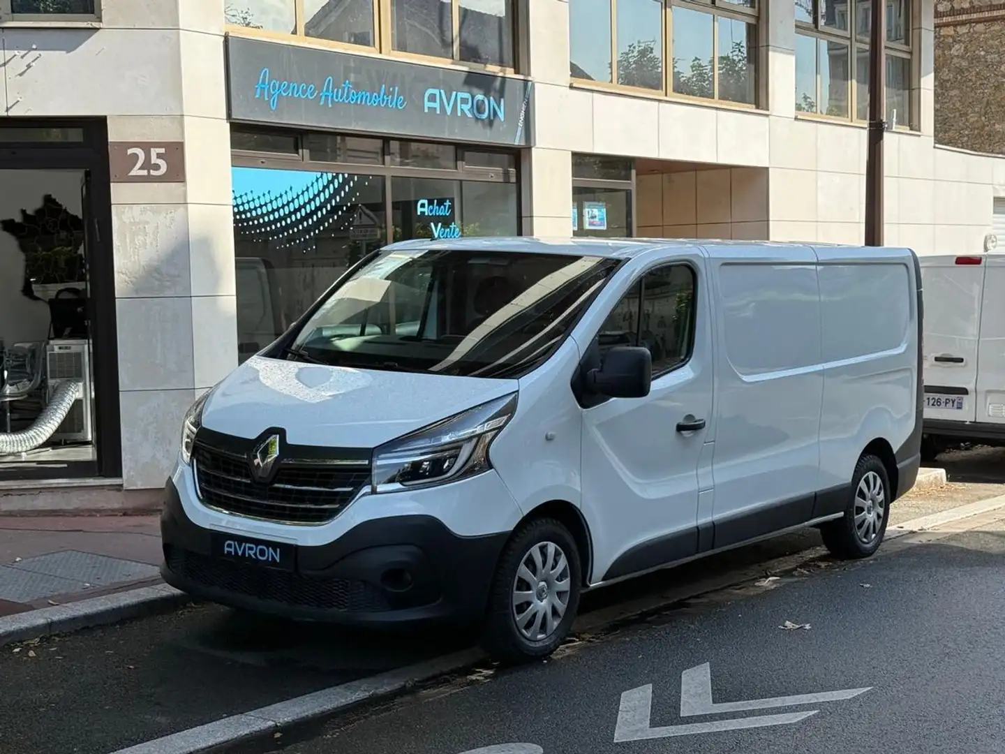 Renault Trafic III (2) FOURGON L2H1 2.0 DCI 1300 120 Blanc - 1