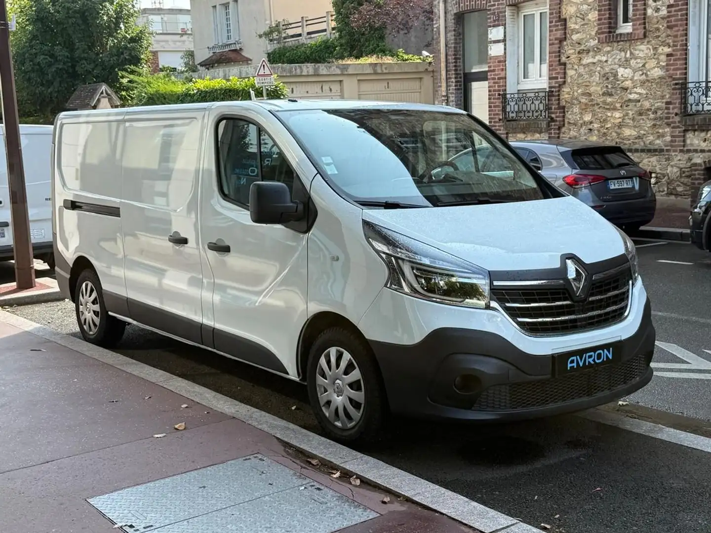 Renault Trafic III (2) FOURGON L2H1 2.0 DCI 1300 120 Blanc - 2