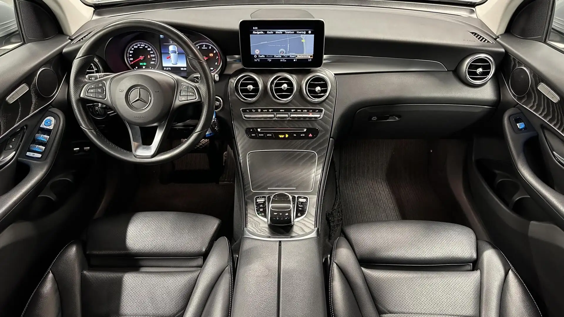 Mercedes-Benz GLC 250 4MATIC Premium Plus Grijs - 2