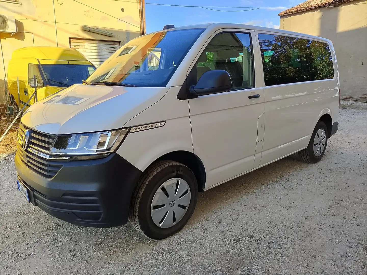 Volkswagen T6 Caravelle 2.0 TDI 110CV PC Trendline autocarro 6 posti Blanc - 2
