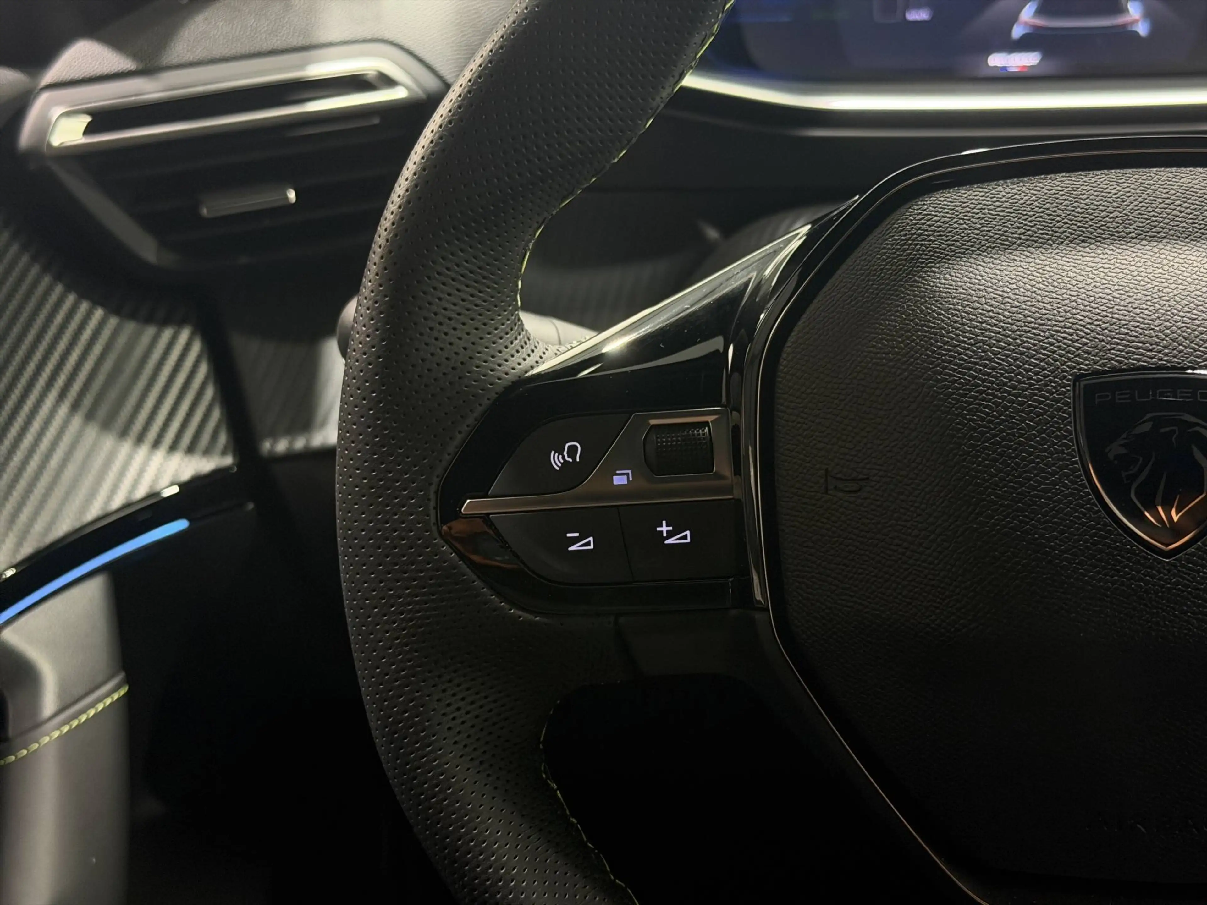 Peugeot e-2008 GT LINE ***APPLE CAR PLAY & ANDROID AUTO WIRELESS*360° CAMERA*** — photo 15