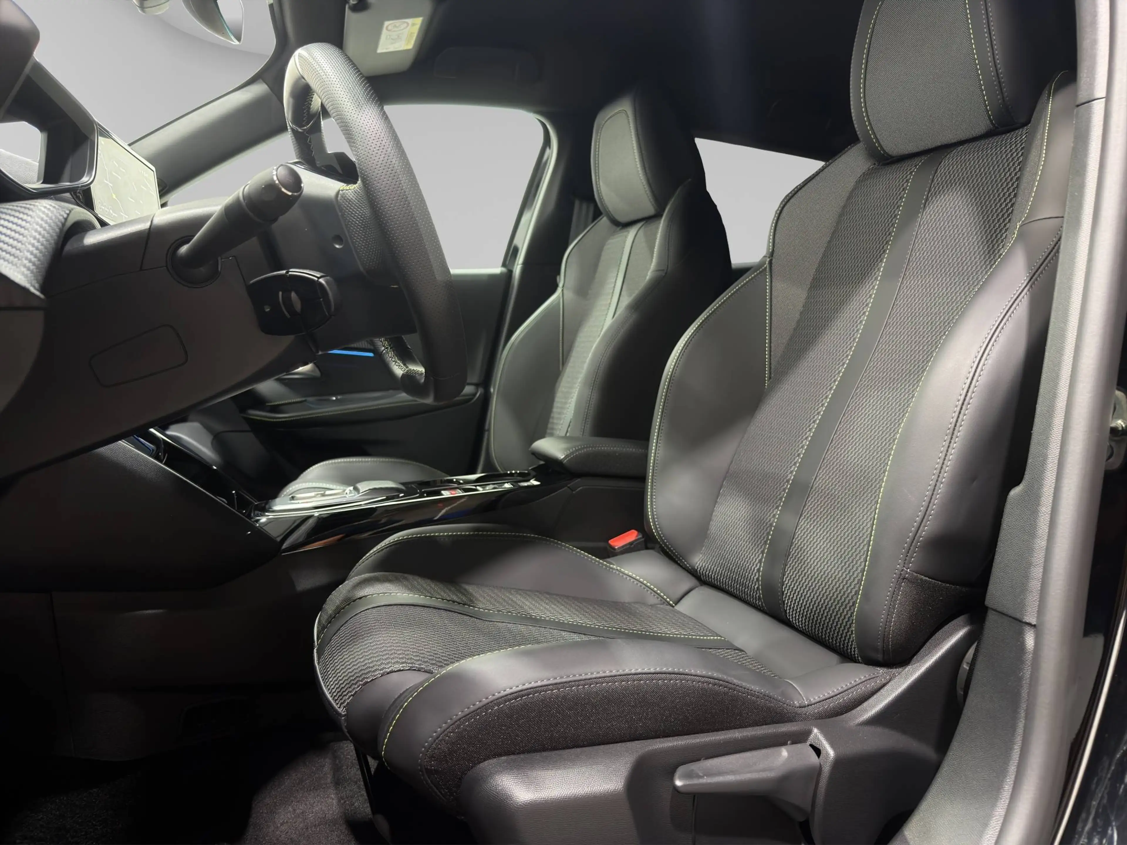 Peugeot e-2008 GT LINE ***APPLE CAR PLAY & ANDROID AUTO WIRELESS*360° CAMERA*** — photo 10