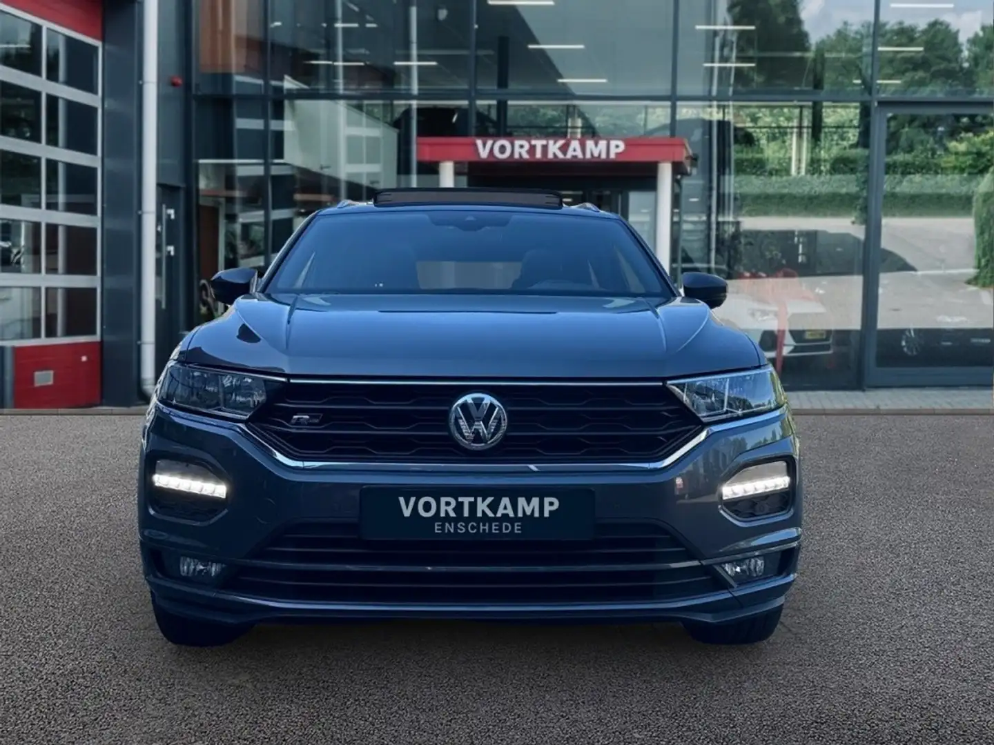Volkswagen T-Roc 1.5 TSI DSG R-LINE PANO-DAK/TREKHAAK/NAVI/ACC/STOE Grijs - 2