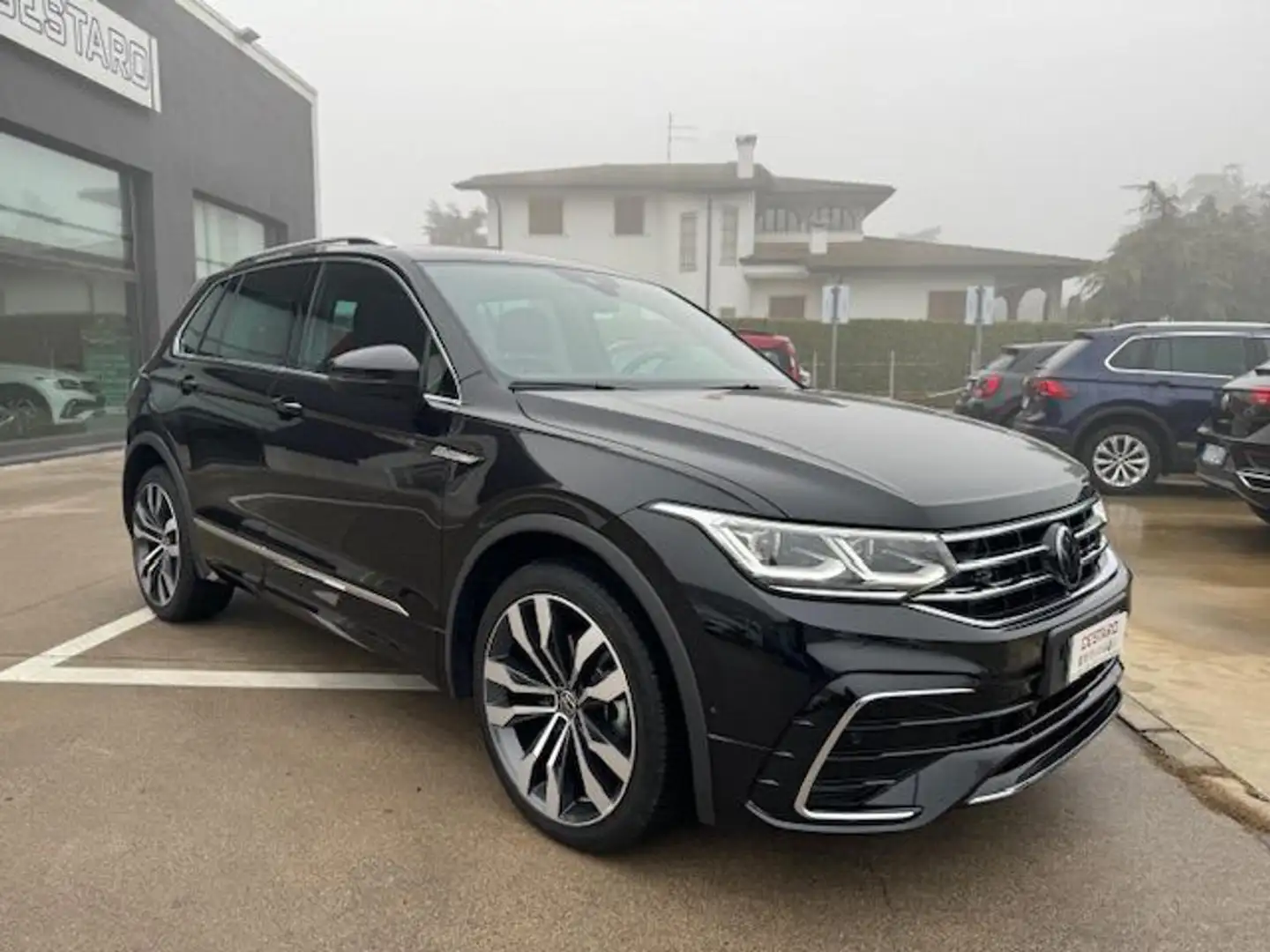 Volkswagen Tiguan 2.0 TDI 150 CV SCR DSG R-Line Schwarz - 2