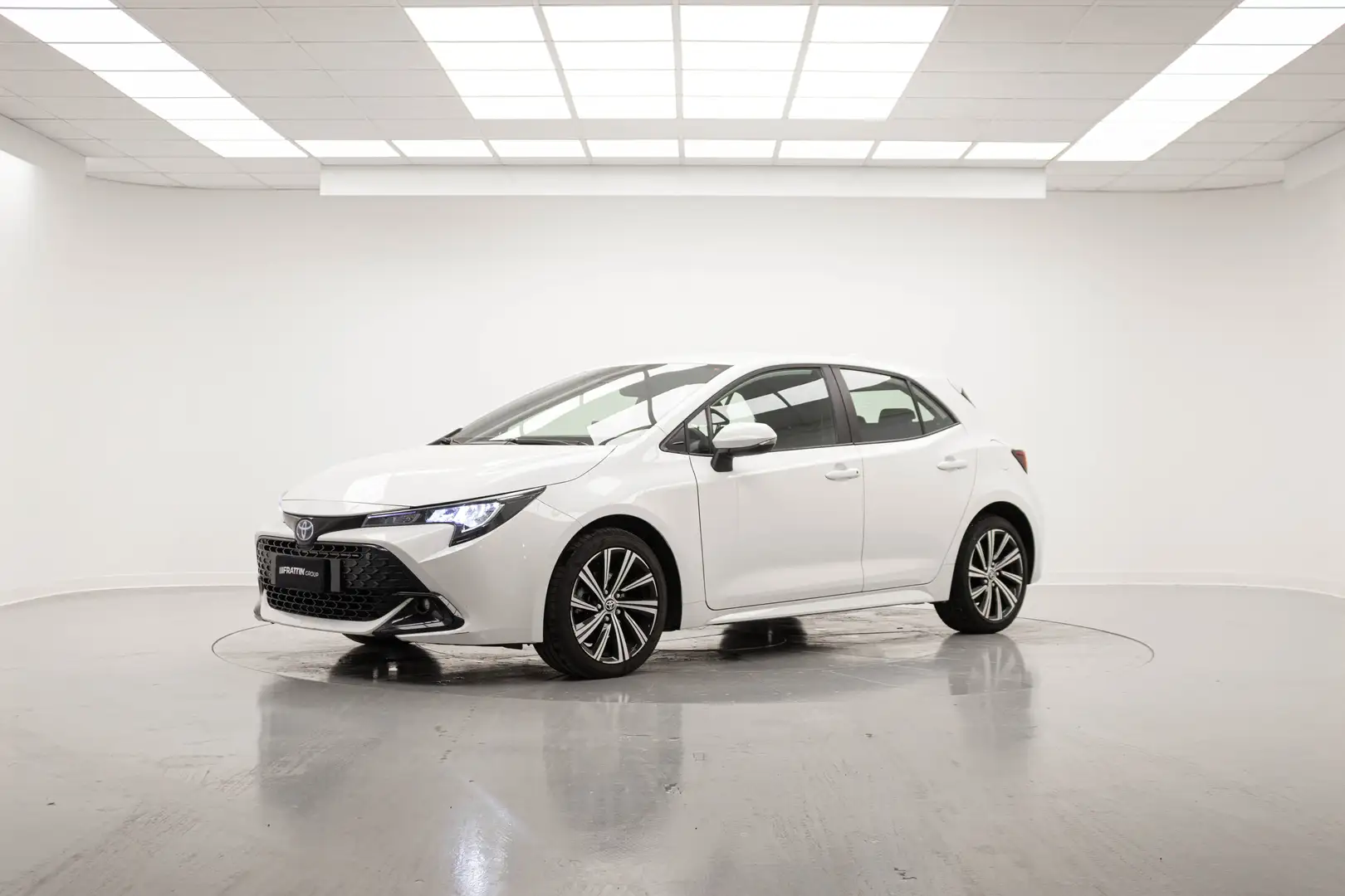Toyota Corolla Active 1.8 Hybrid Tyre hev full hybrid Білий - 1