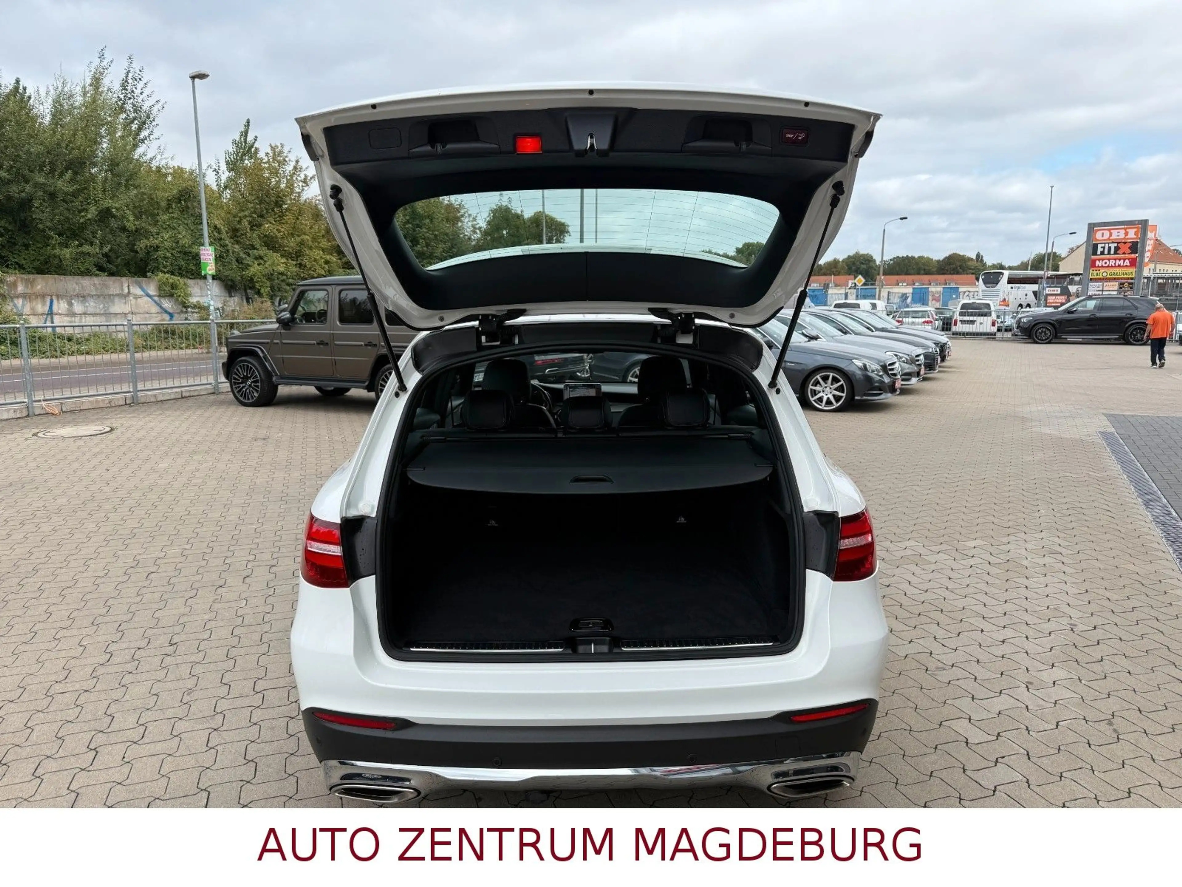 Mercedes-Benz GLC 250 4 MATIC*AMG*NAV*AUTOM*LED*PANO*AHK — photo 8