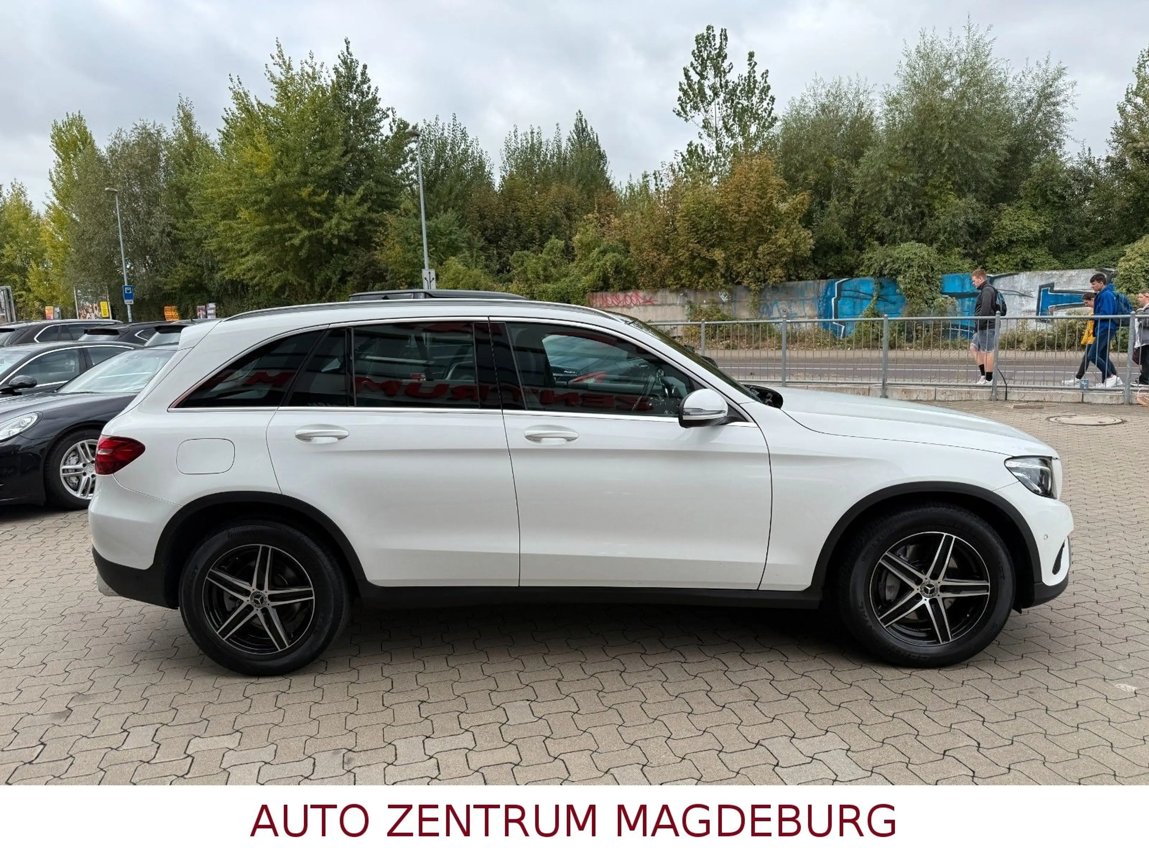 Mercedes-Benz GLC 250 4 MATIC*AMG*NAV*AUTOM*LED*PANO*AHK — photo 5
