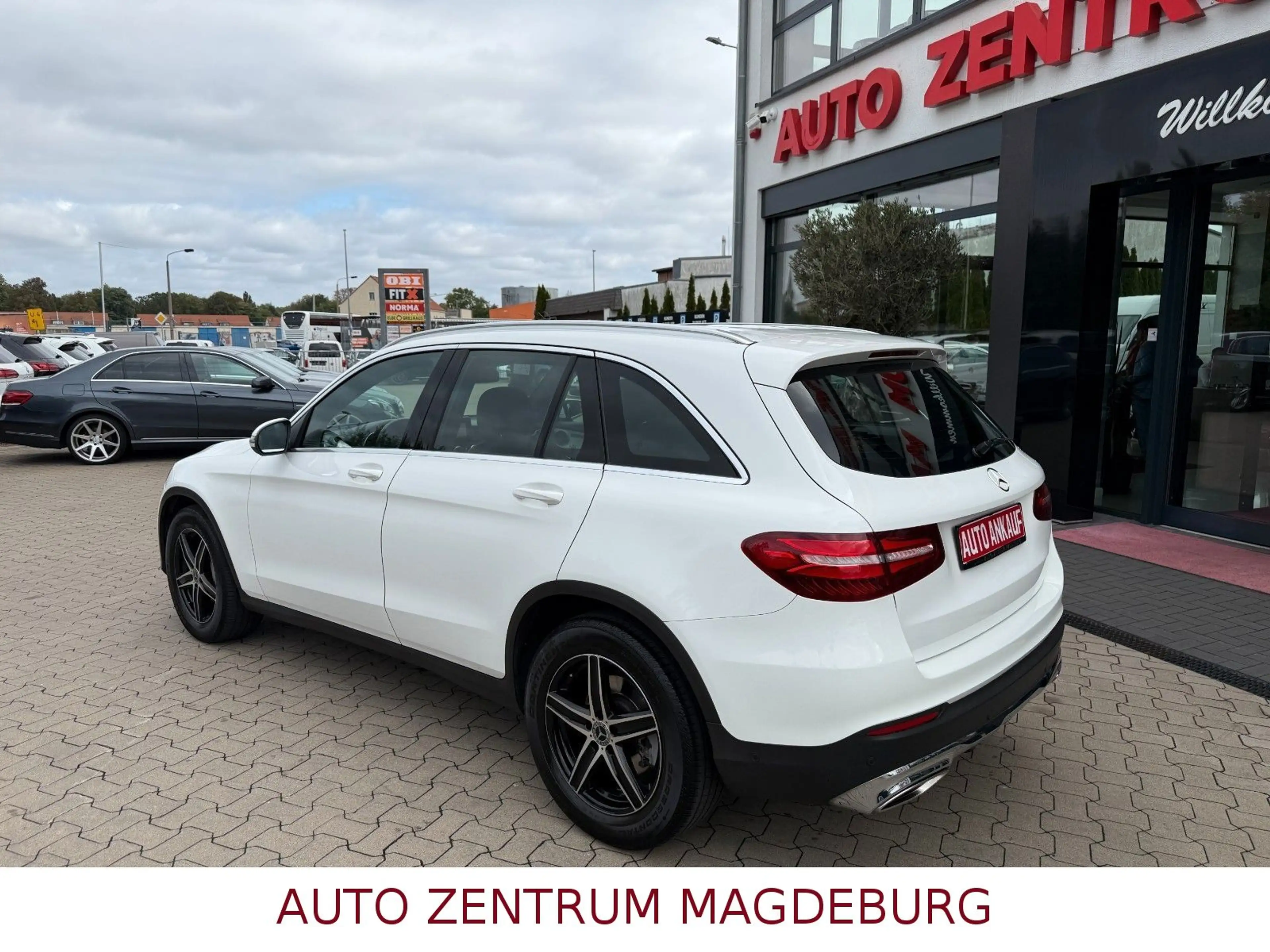 Mercedes-Benz GLC 250 4 MATIC*AMG*NAV*AUTOM*LED*PANO*AHK — photo 10