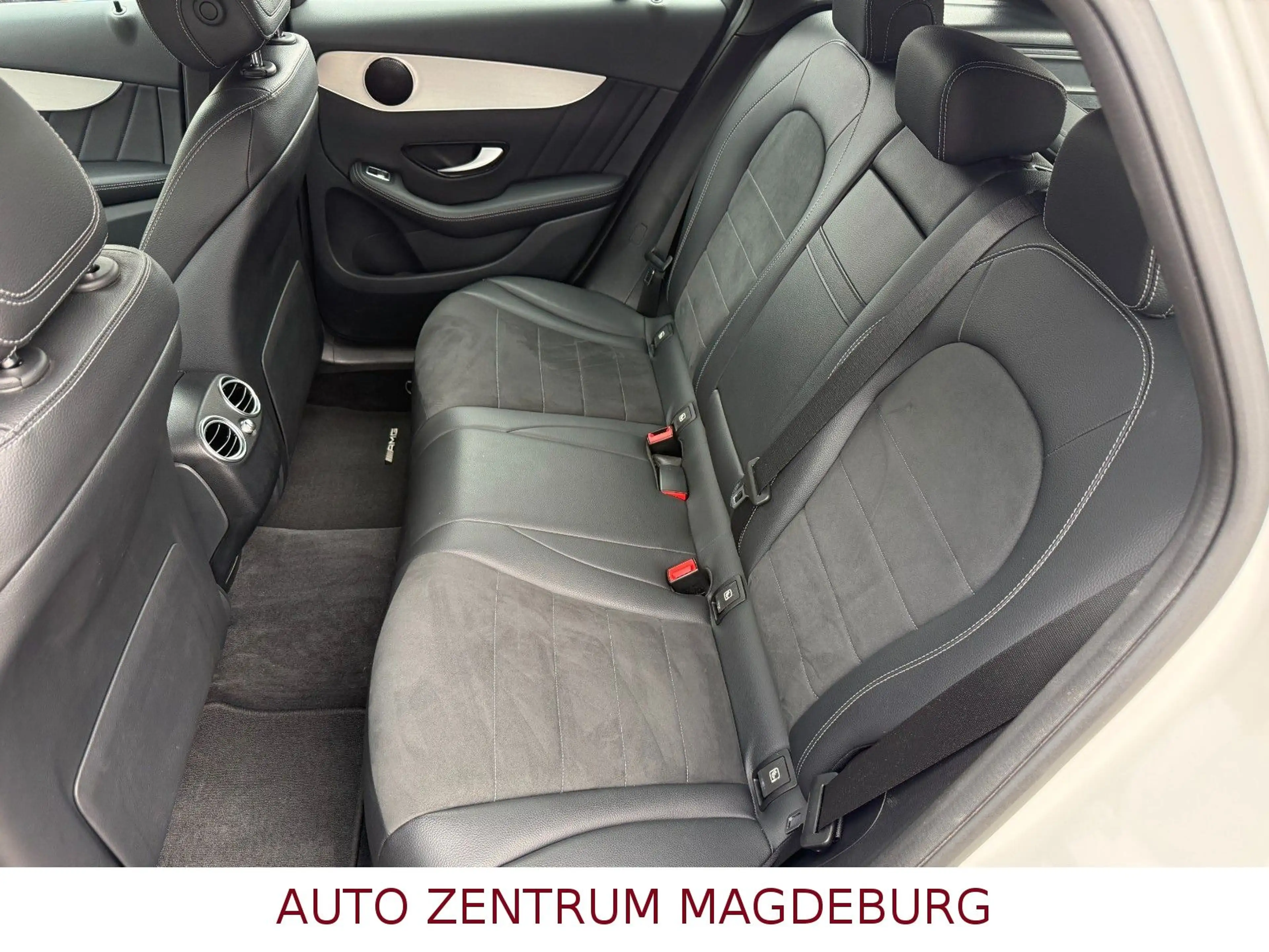 Mercedes-Benz GLC 250 4 MATIC*AMG*NAV*AUTOM*LED*PANO*AHK — photo 15