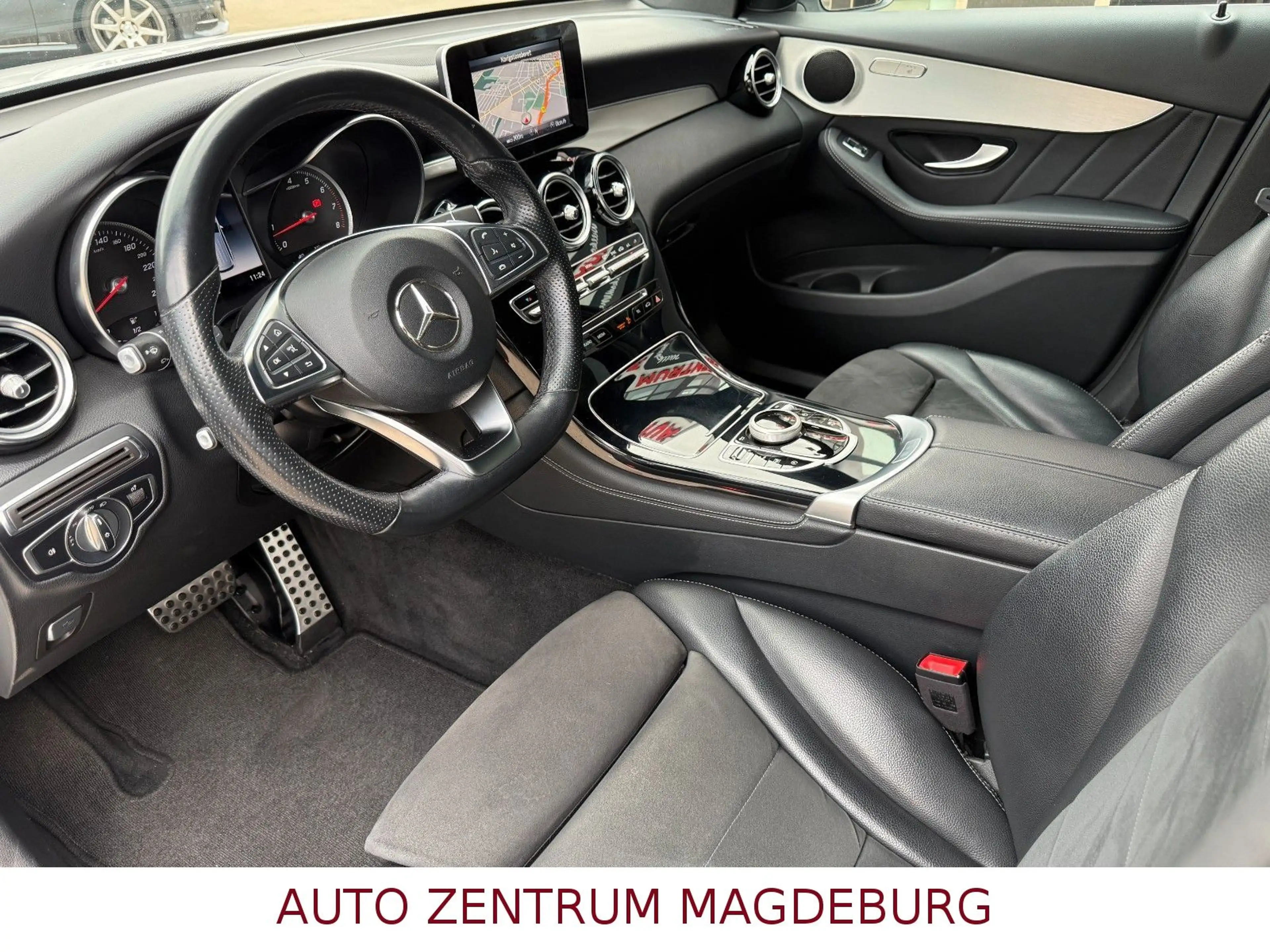 Mercedes-Benz GLC 250 4 MATIC*AMG*NAV*AUTOM*LED*PANO*AHK — photo 12