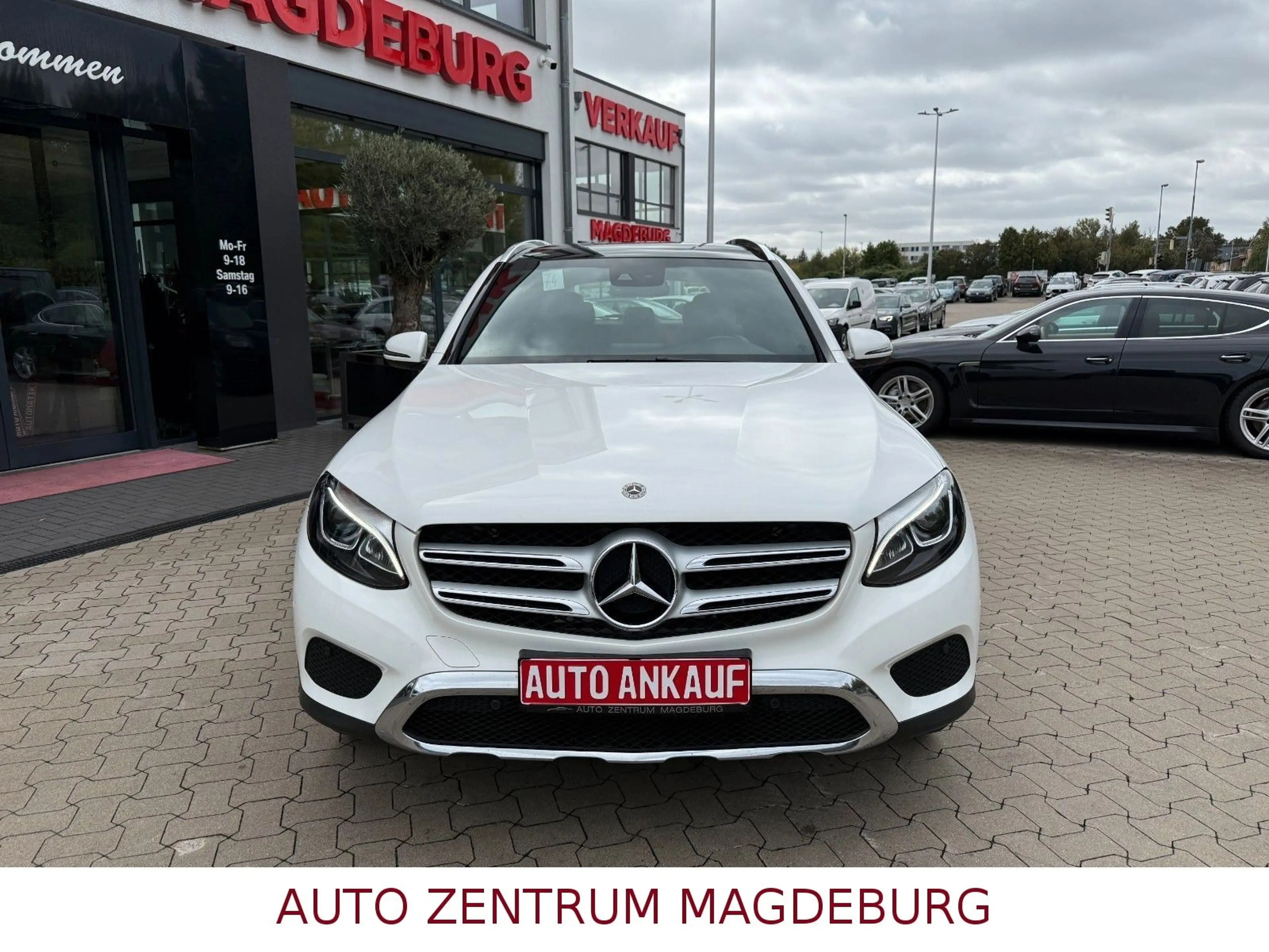 Mercedes-Benz GLC 250 4 MATIC*AMG*NAV*AUTOM*LED*PANO*AHK — photo 3