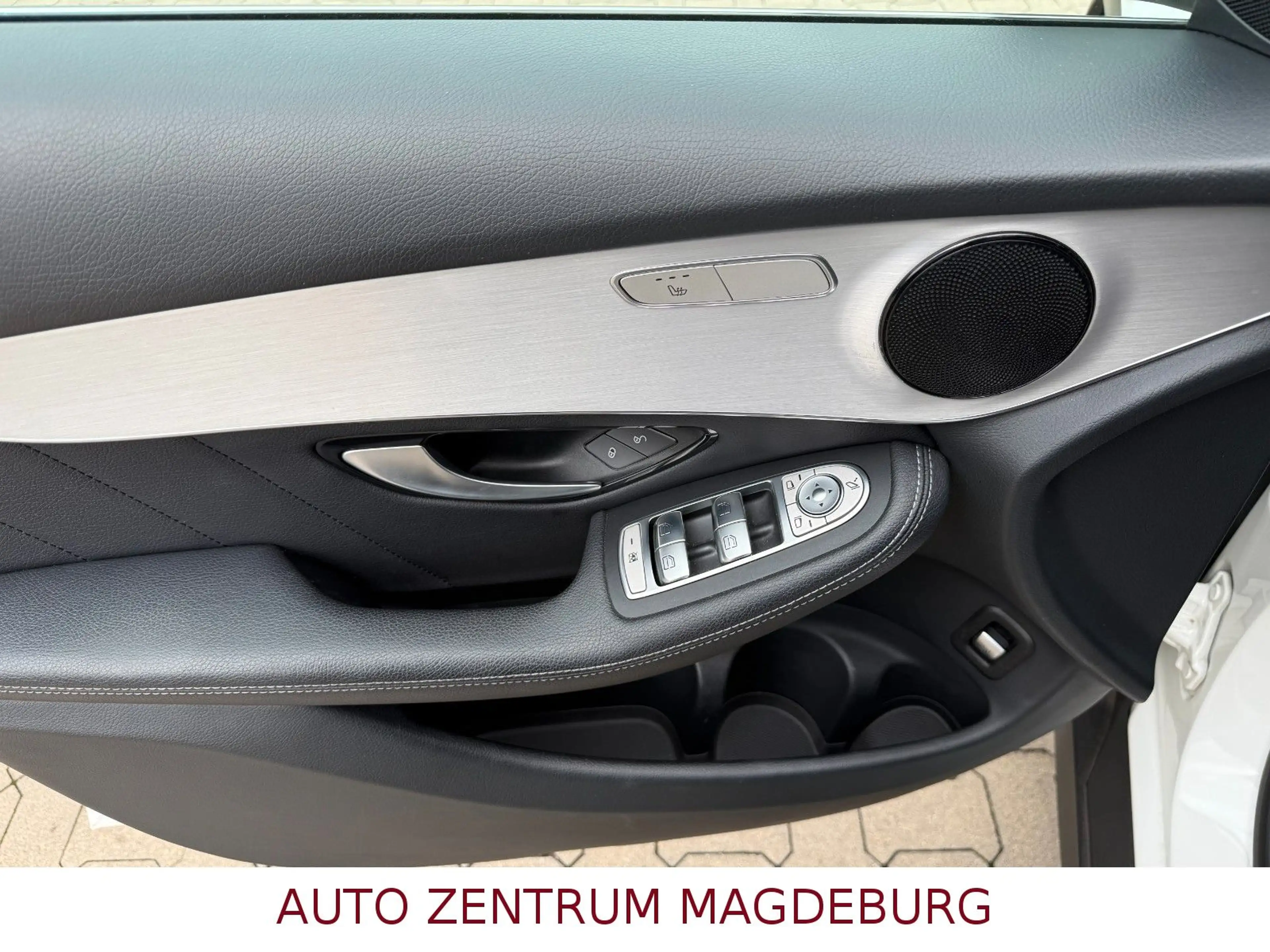 Mercedes-Benz GLC 250 4 MATIC*AMG*NAV*AUTOM*LED*PANO*AHK — photo 13
