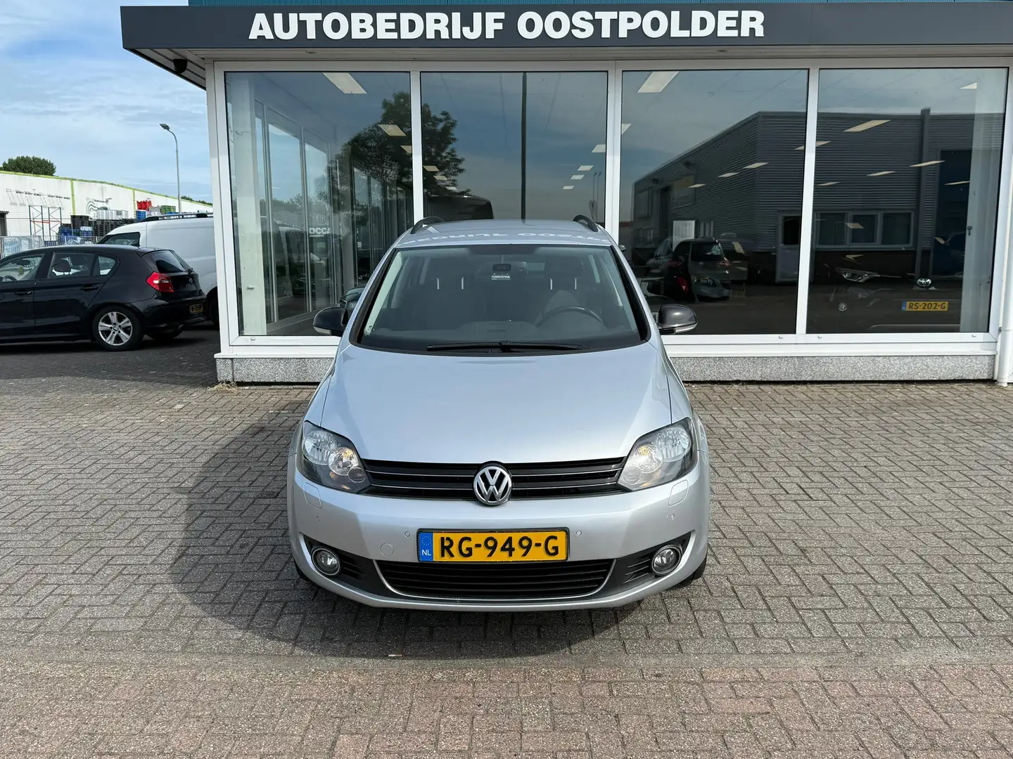 Volkswagen Golf Plus 1.2 TSI Highline BlueMotion Grijs - 2