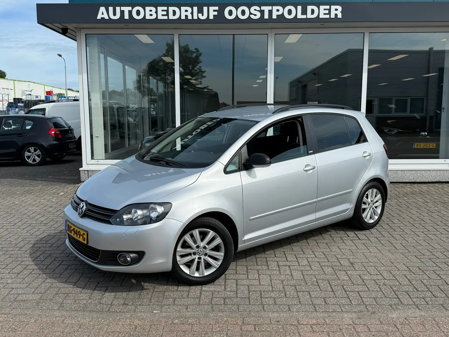 Volkswagen Golf Plus 1.2 TSI Highline BlueMotion Grijs - 1