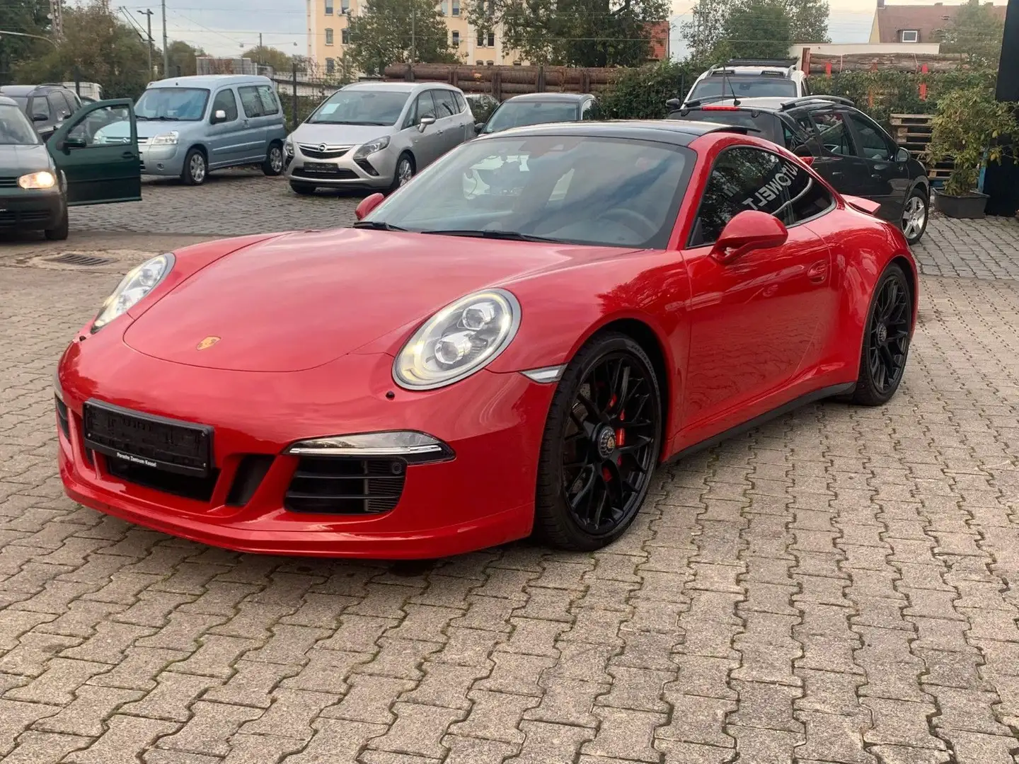 Porsche 911 CARRERA 4 GTS LED|ALCANTARA|SAUGER|MWST. Červená - 1