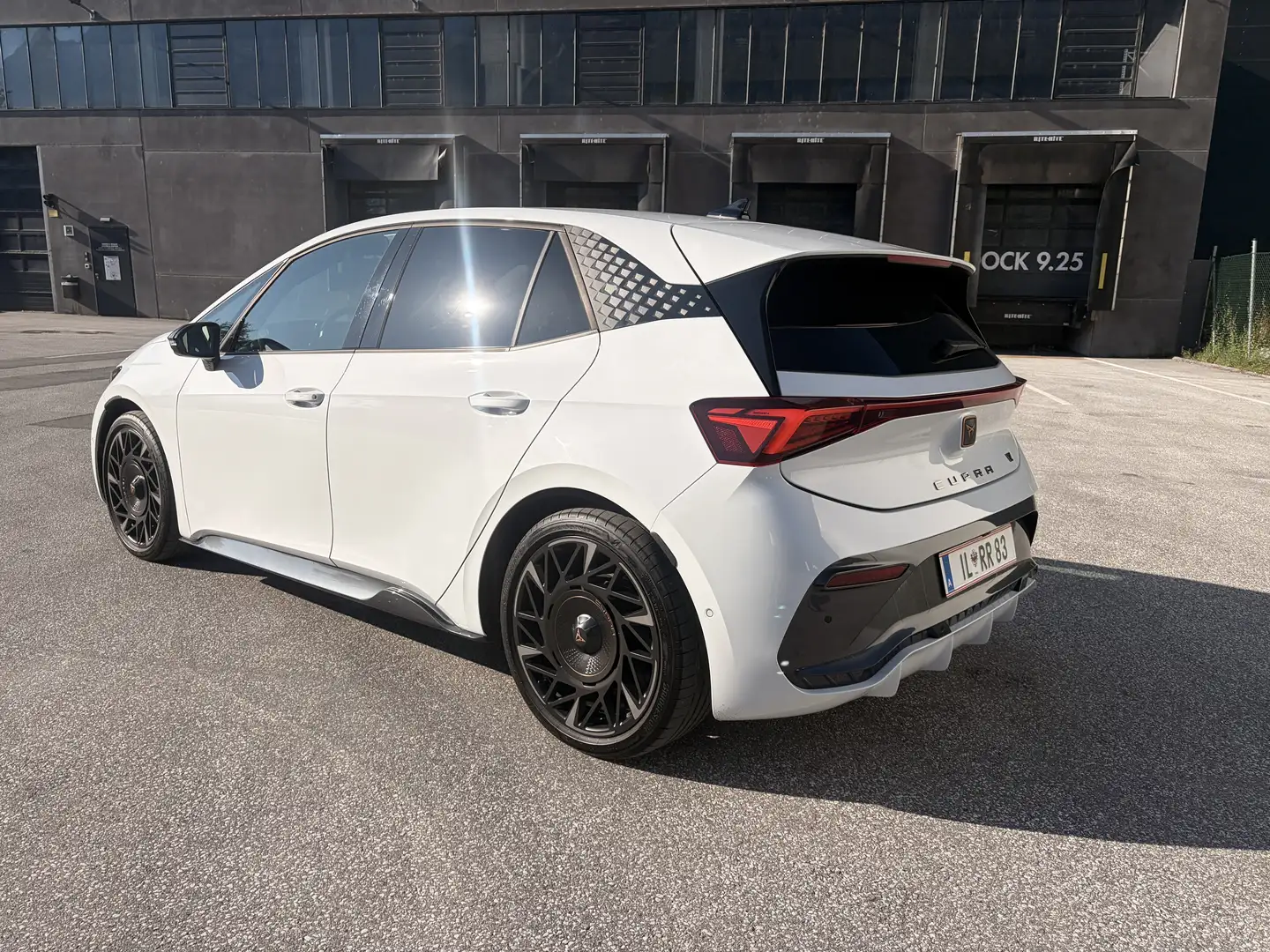 CUPRA Born VZ 79/84kWh 326PS Weiß - 2