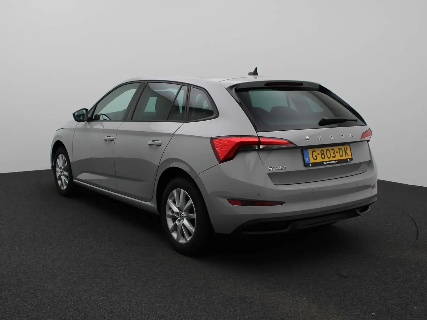 Skoda Scala 1.0 TSI Ambition | NAVIGATIE | AIRCO | PARKEERSENS Gris - 2