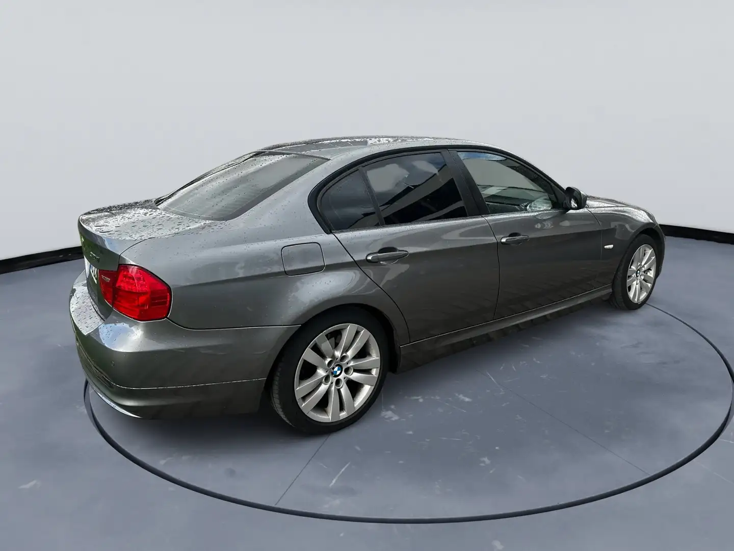 BMW 320 320i Österreich-Paket - 1