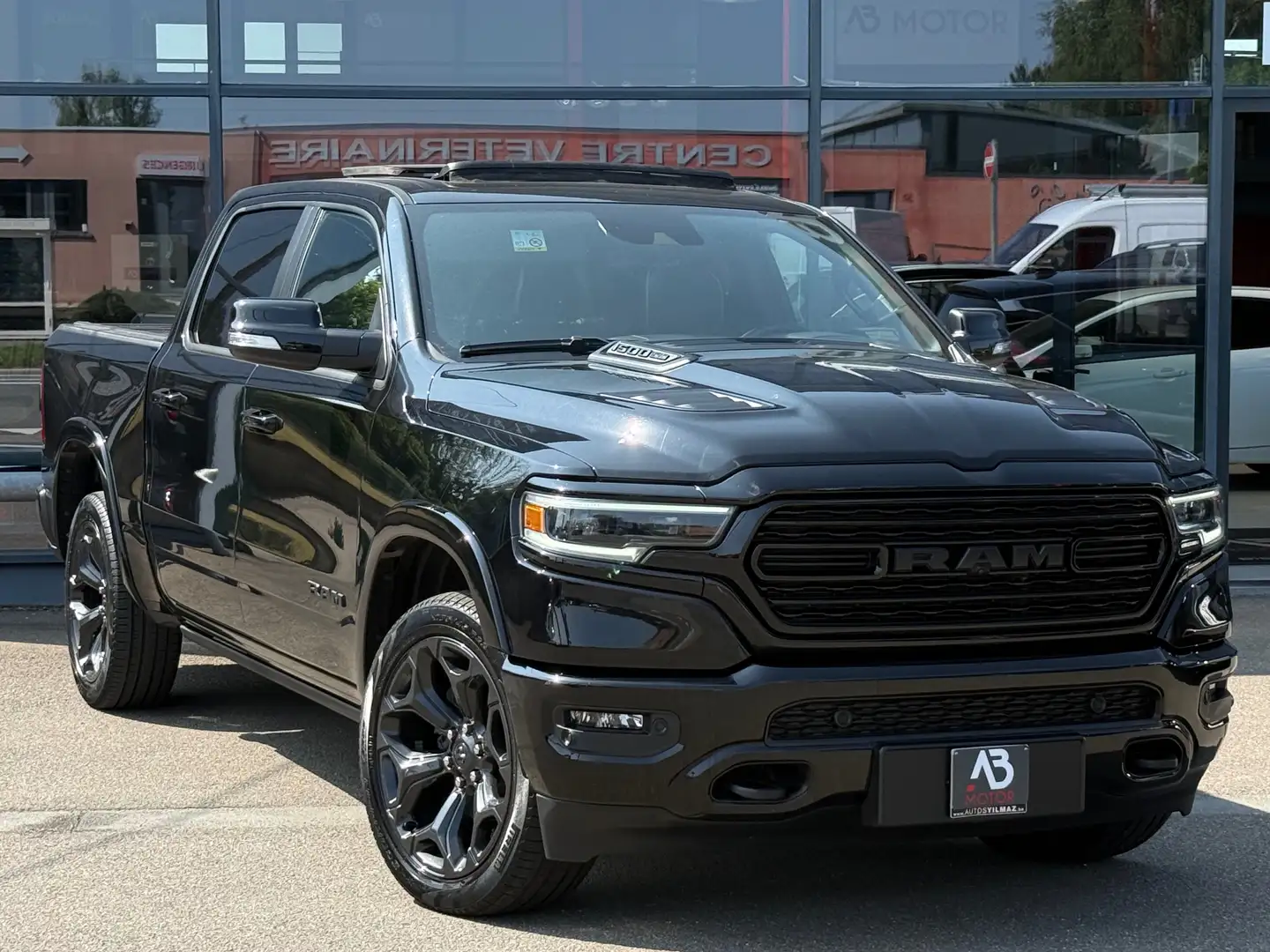Dodge RAM 1500 LIMITED BLACK EDITION TVAC 5.7i LPG SUSP. Negro - 1