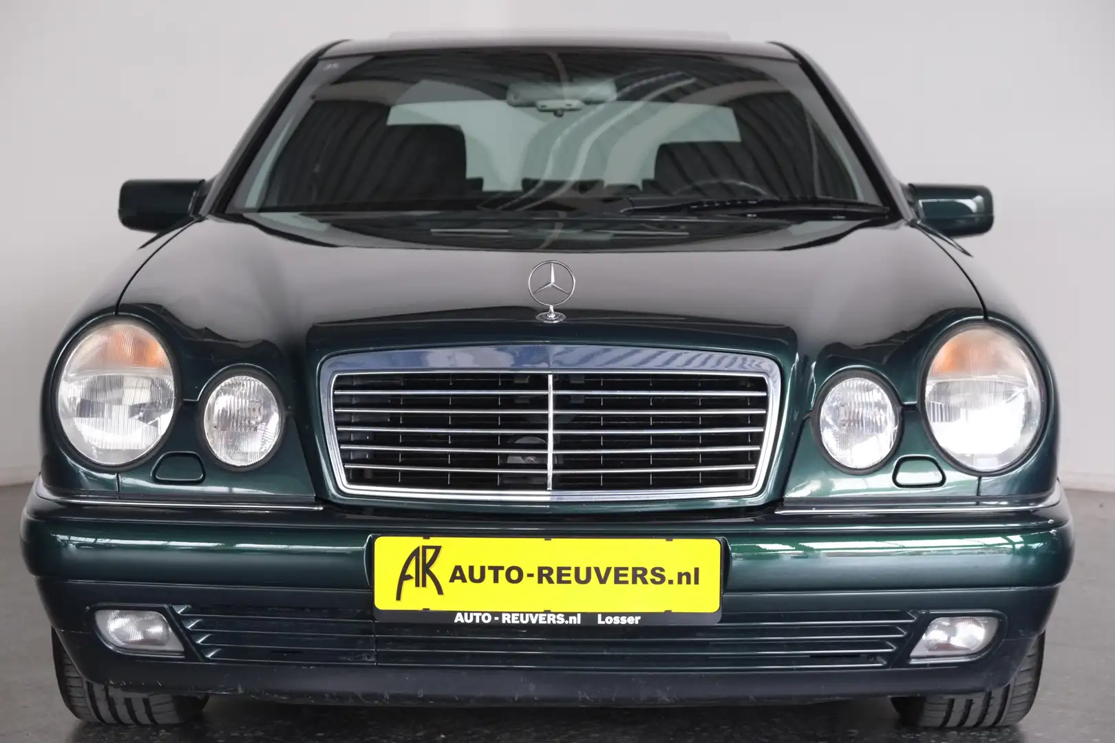 Mercedes-Benz E 230 Avantgarde VOOR DE LIEFHEBBER / Airco / Schuifdak Zelená - 2