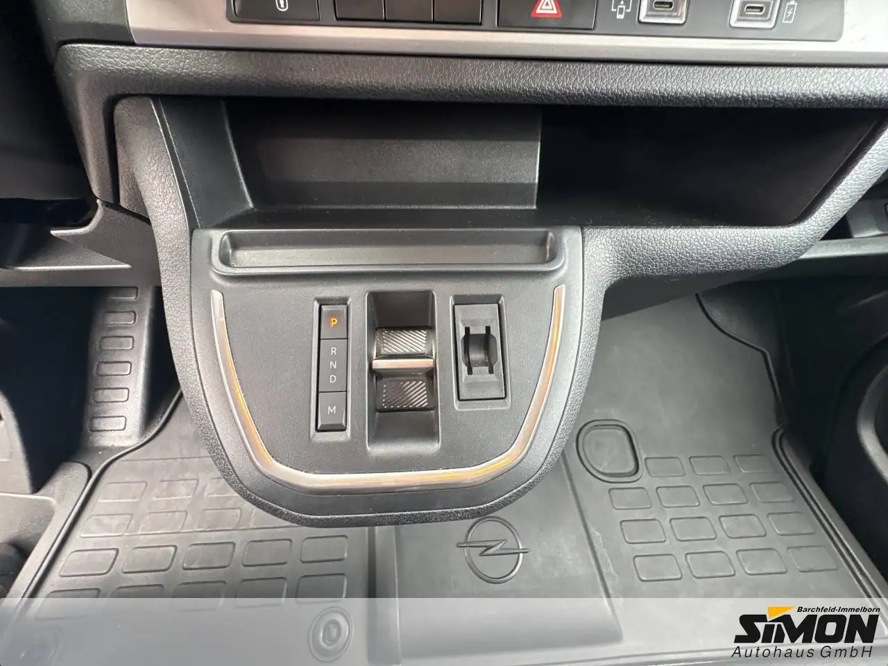 Opel Vivaro Kombi L 2.0 D 177PS 8-Gang Automatik / 9-Sitzer, Navi, PDC, миниатюра 19