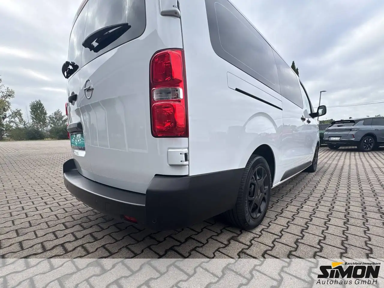 Opel Vivaro Kombi L 2.0 D 177PS 8-Gang Automatik / 9-Sitzer, Navi, PDC, миниатюра 4